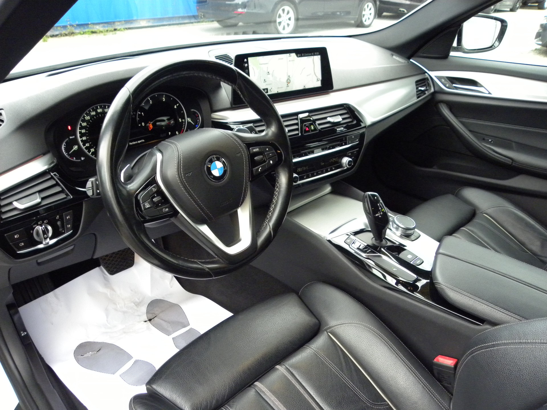 BMW 520d xDrive Touring Sport Line Steptronic-image-4
