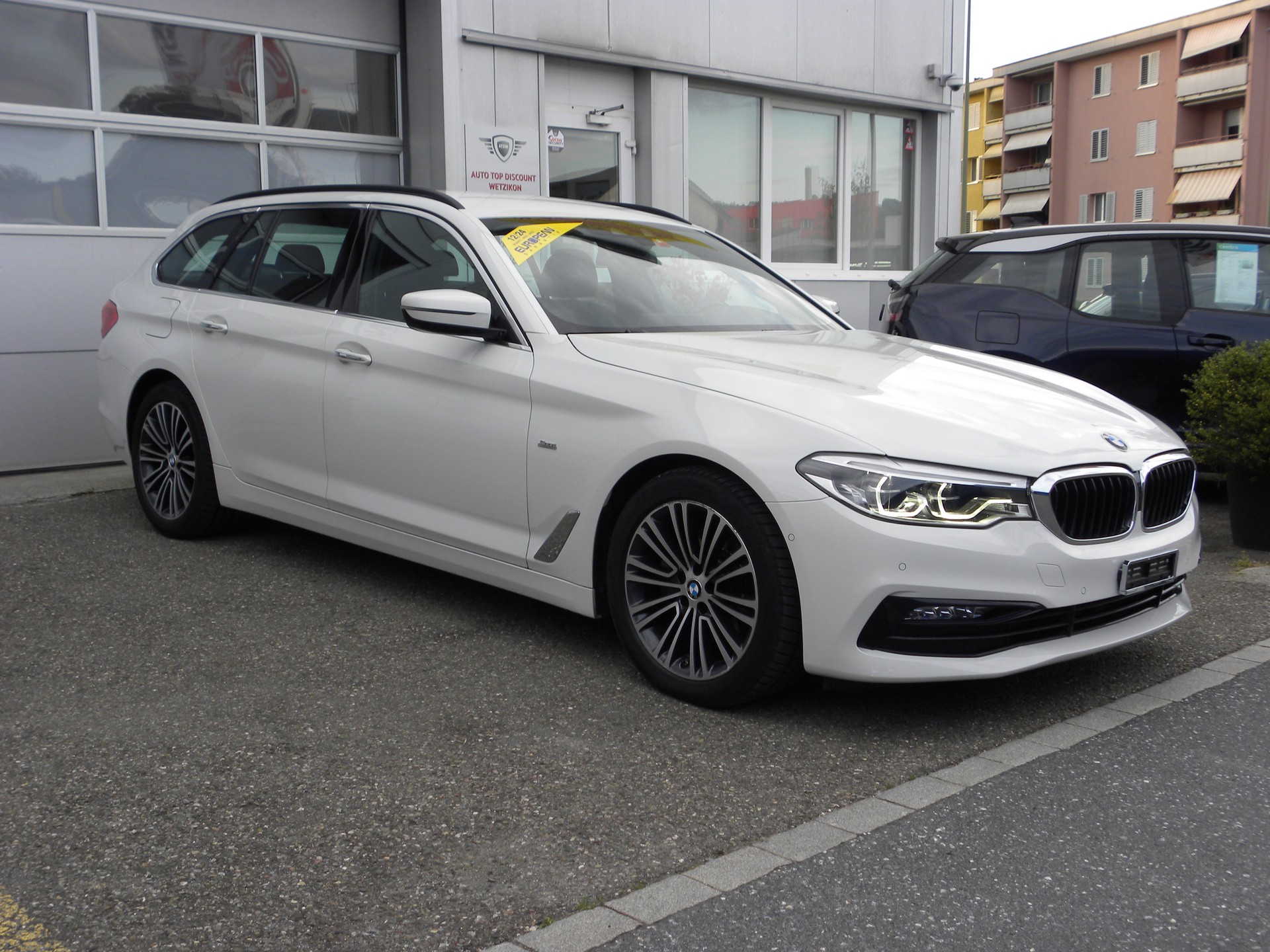 BMW 520d xDrive Touring Sport Line Steptronic-image-1