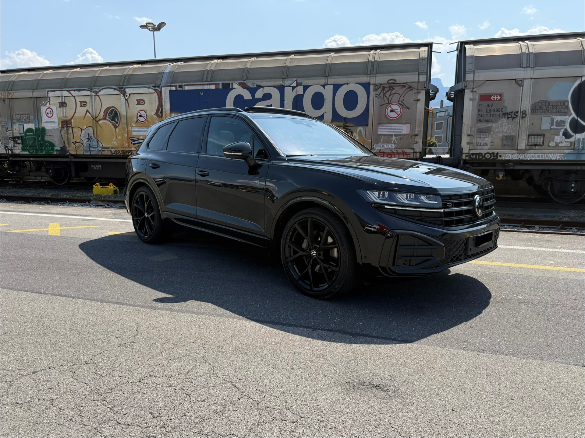 VW Touareg 3.0 TDI R Line Tiptronic-image-0