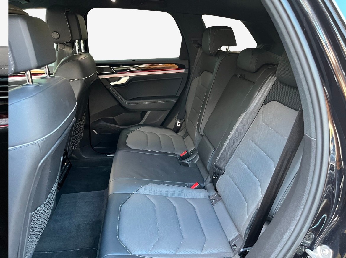 VW Touareg 3.0 TDI R Line Tiptronic-image-8