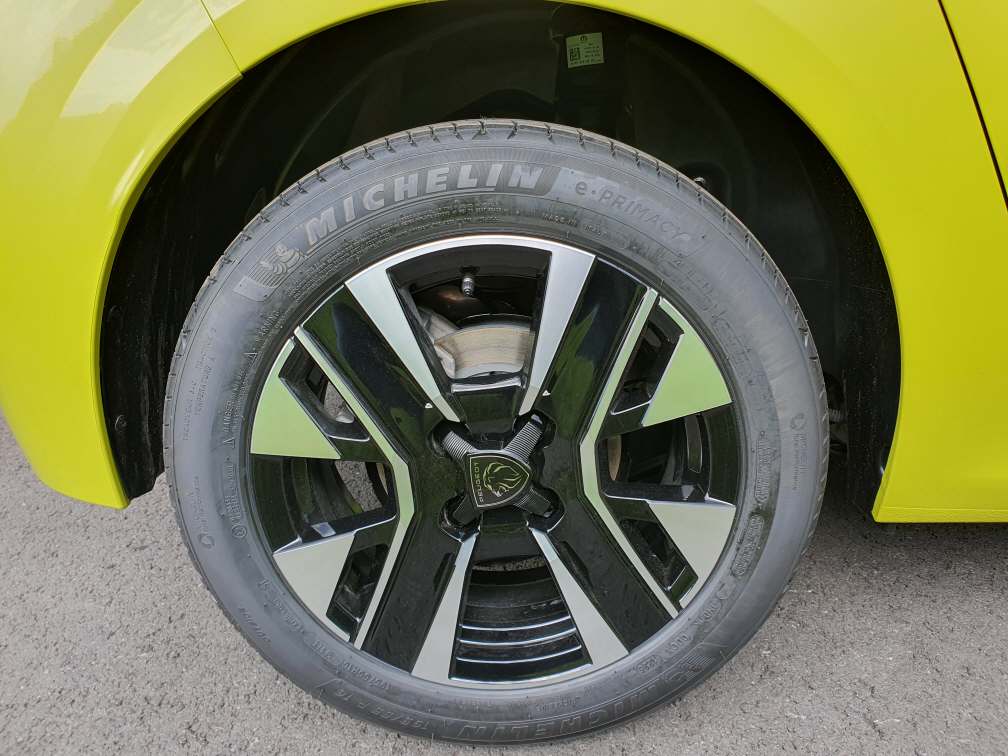PEUGEOT 208 1.2 Hybrid Style-image-15