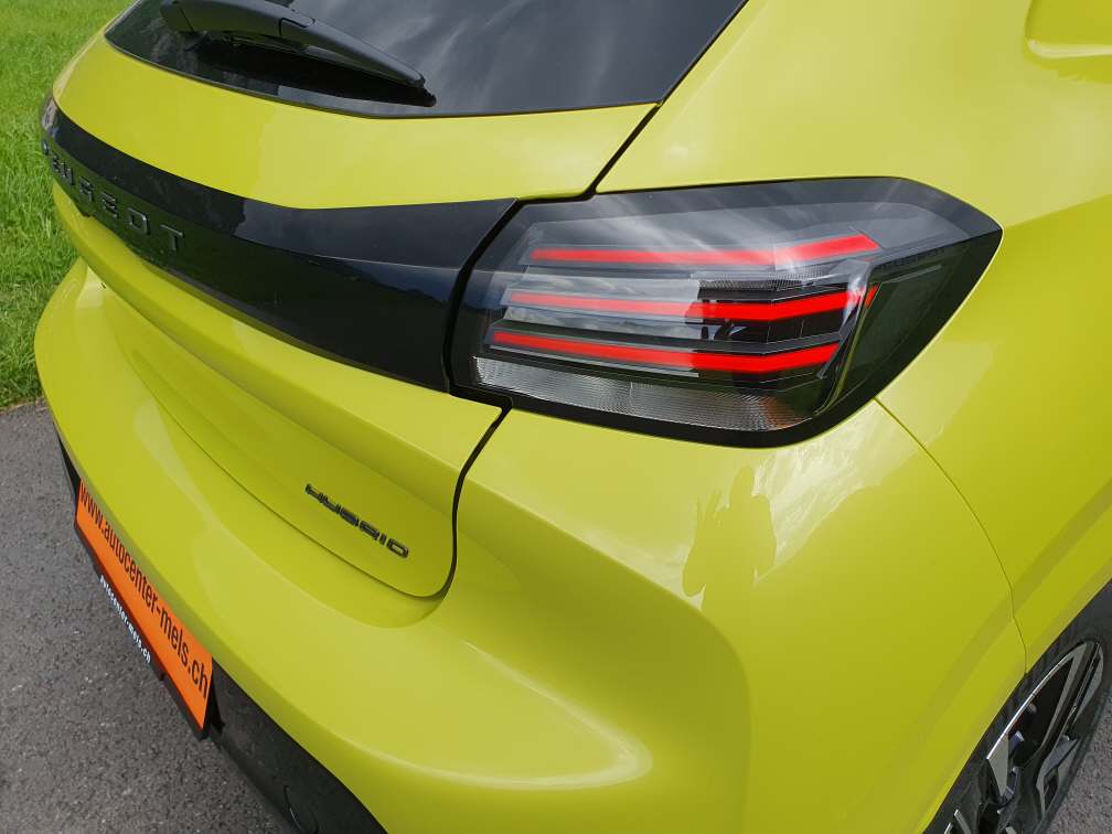 PEUGEOT 208 1.2 Hybrid Style-image-14