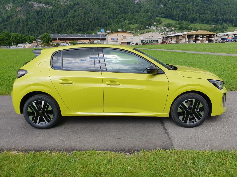 PEUGEOT 208 1.2 Hybrid Style-image-8