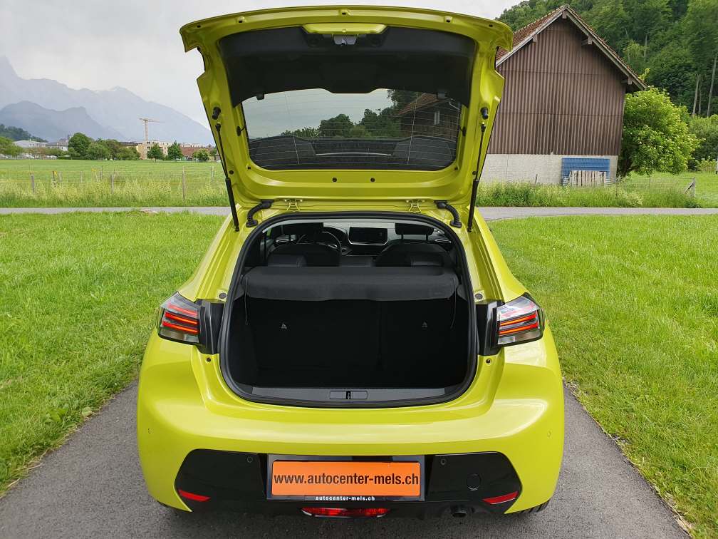 PEUGEOT 208 1.2 Hybrid Style-image-13