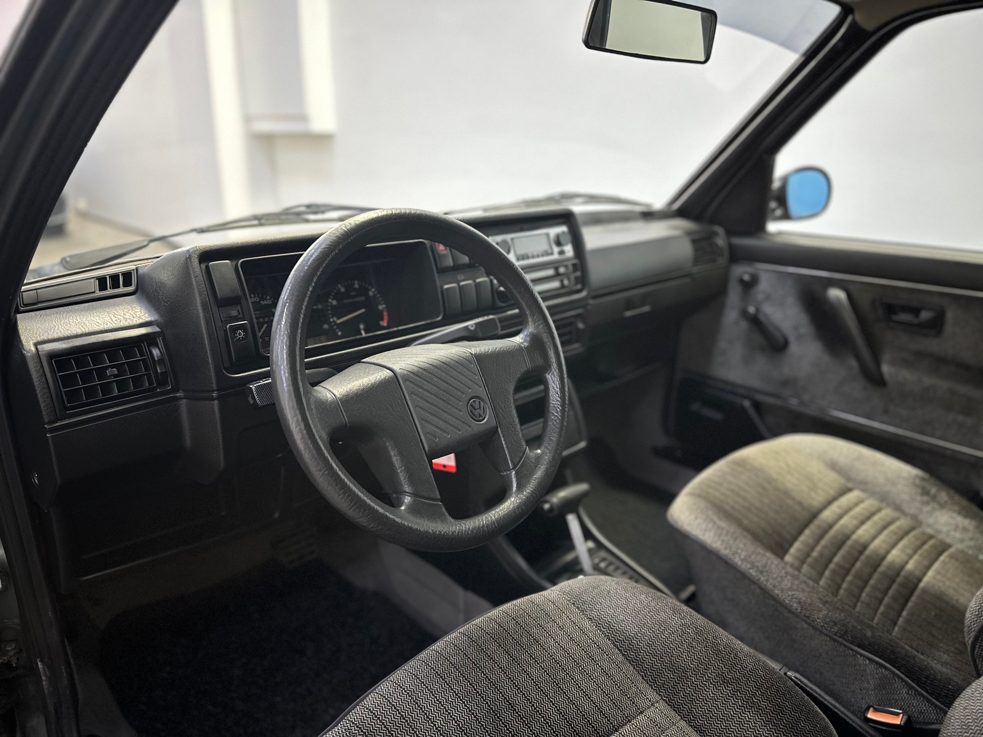 VW Golf 1600 C-image-12