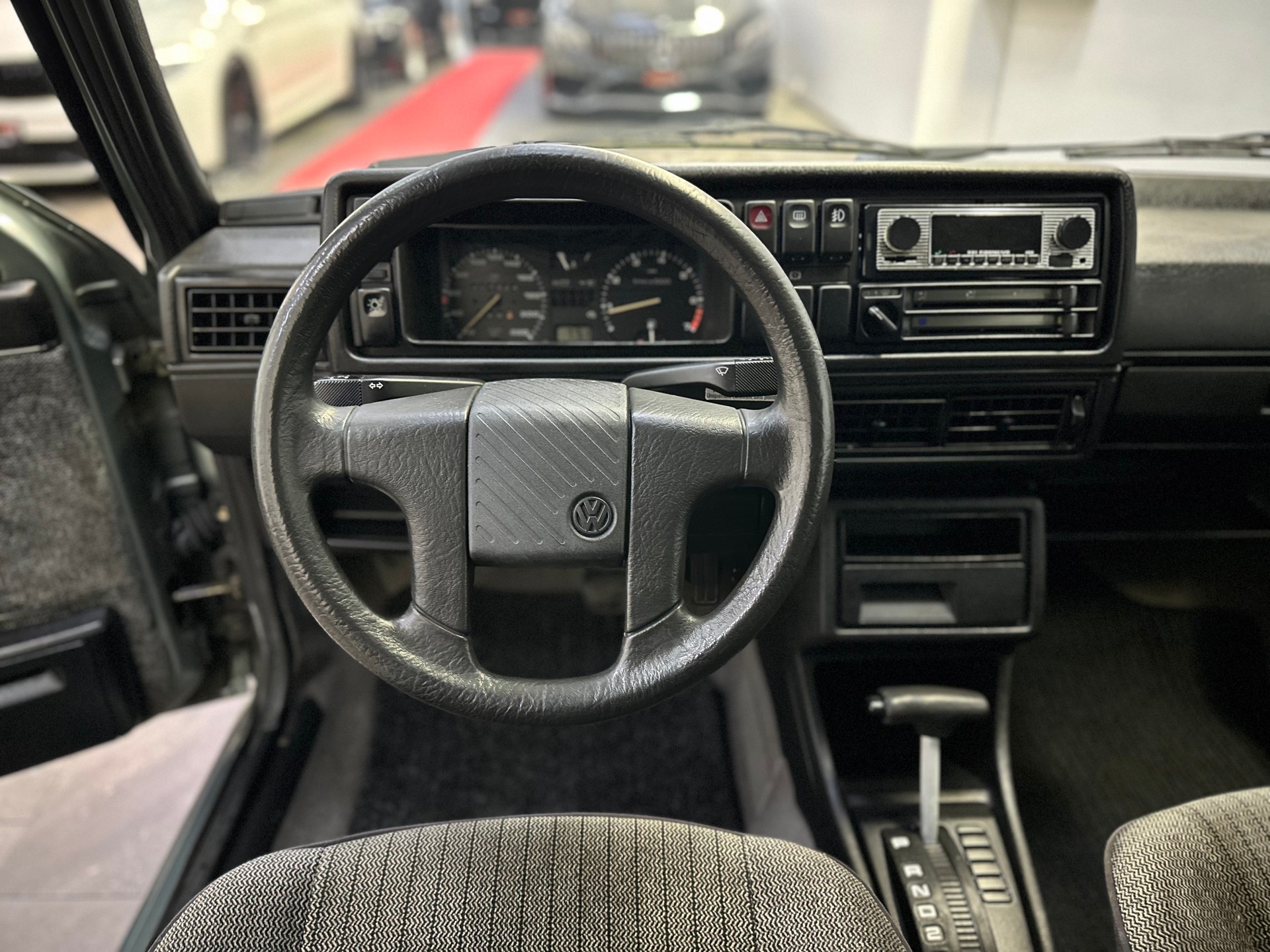 VW Golf 1600 C-image-13