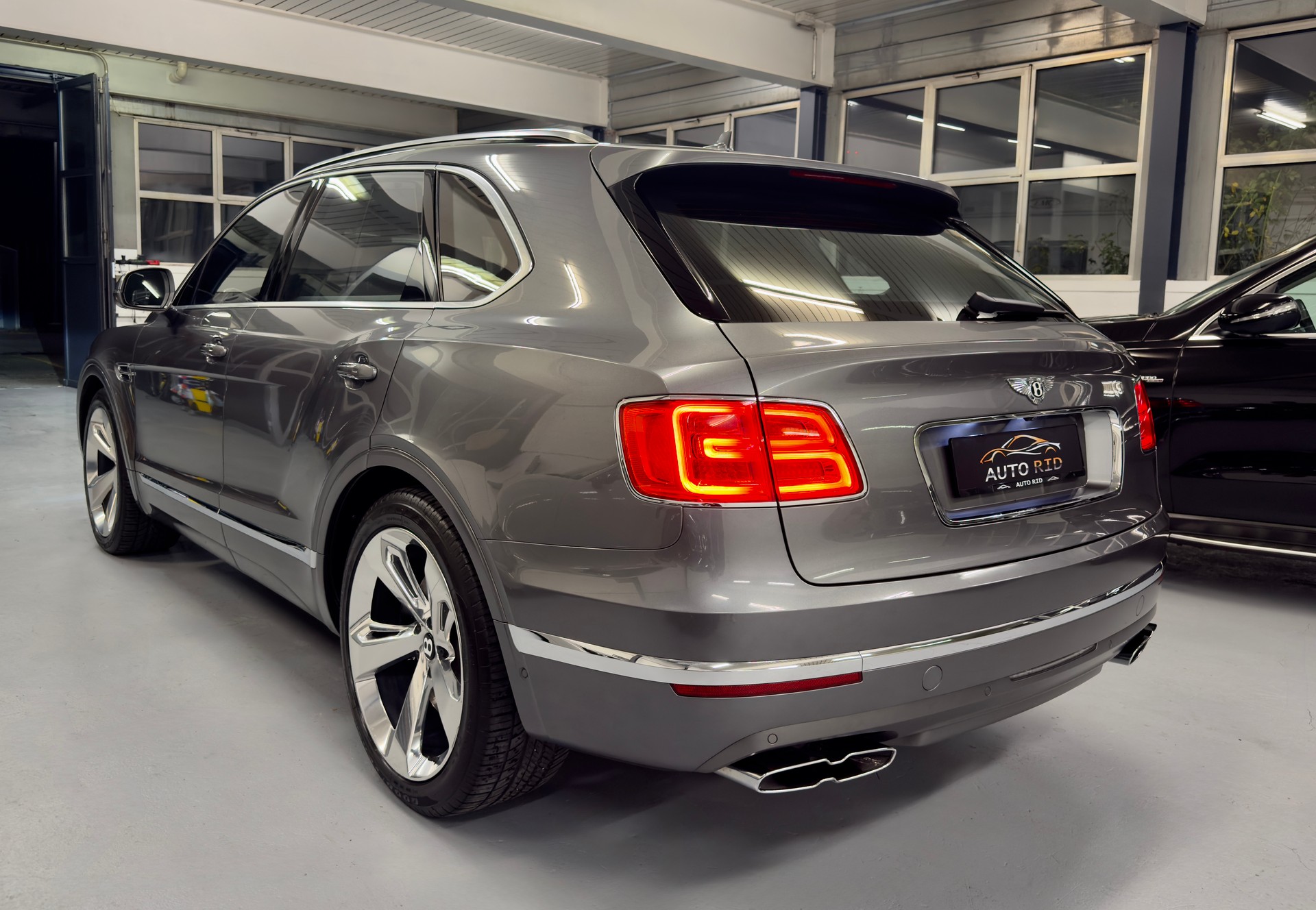BENTLEY Bentayga V8 Diesel-showroom-element-2