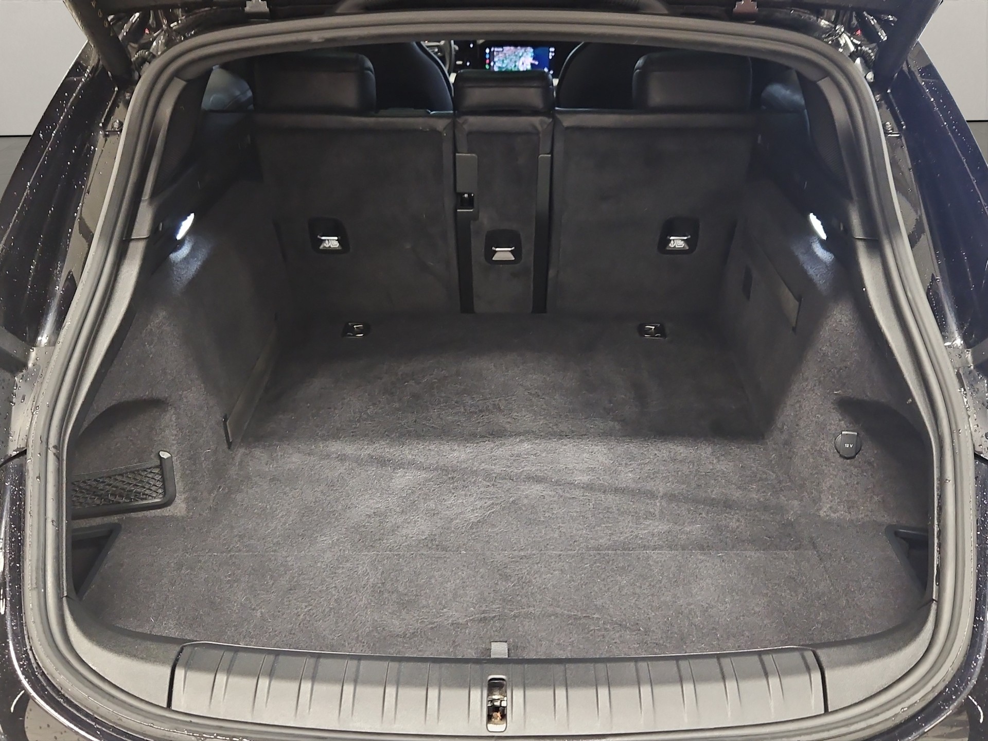 PORSCHE Taycan 4 Cross Turismo-image-12