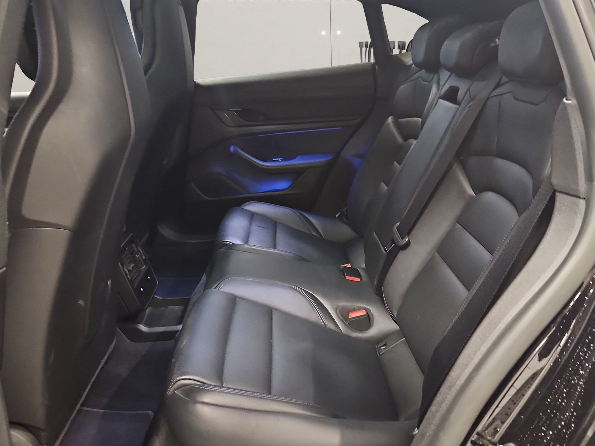 PORSCHE Taycan 4 Cross Turismo-image-7