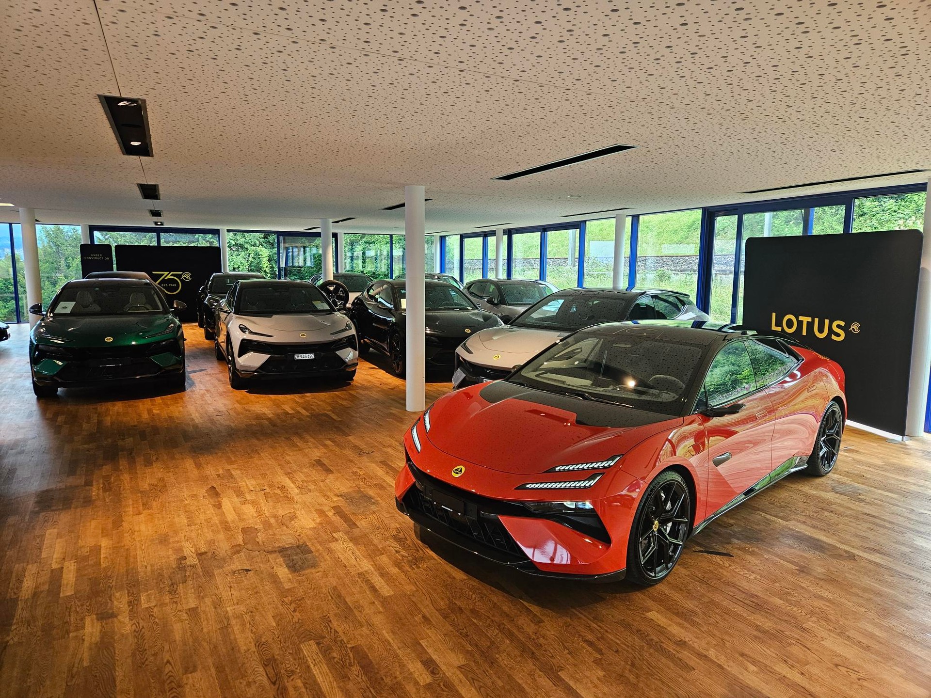 PORSCHE Taycan 4 Cross Turismo-image-15