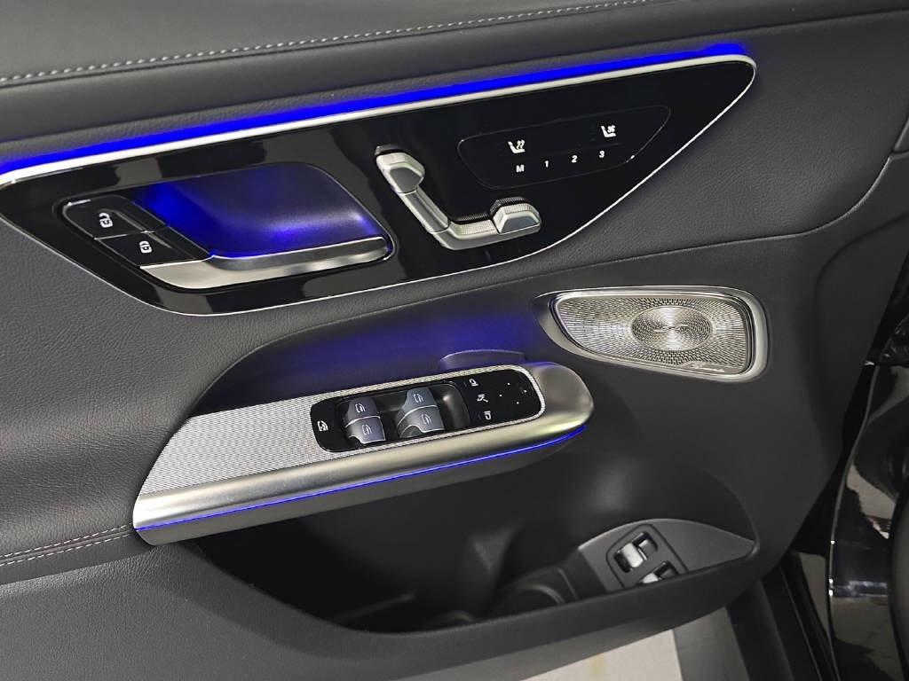 MERCEDES-BENZ GLC 300 e AMG Line 4Matic Coupé EQ Star-image-5