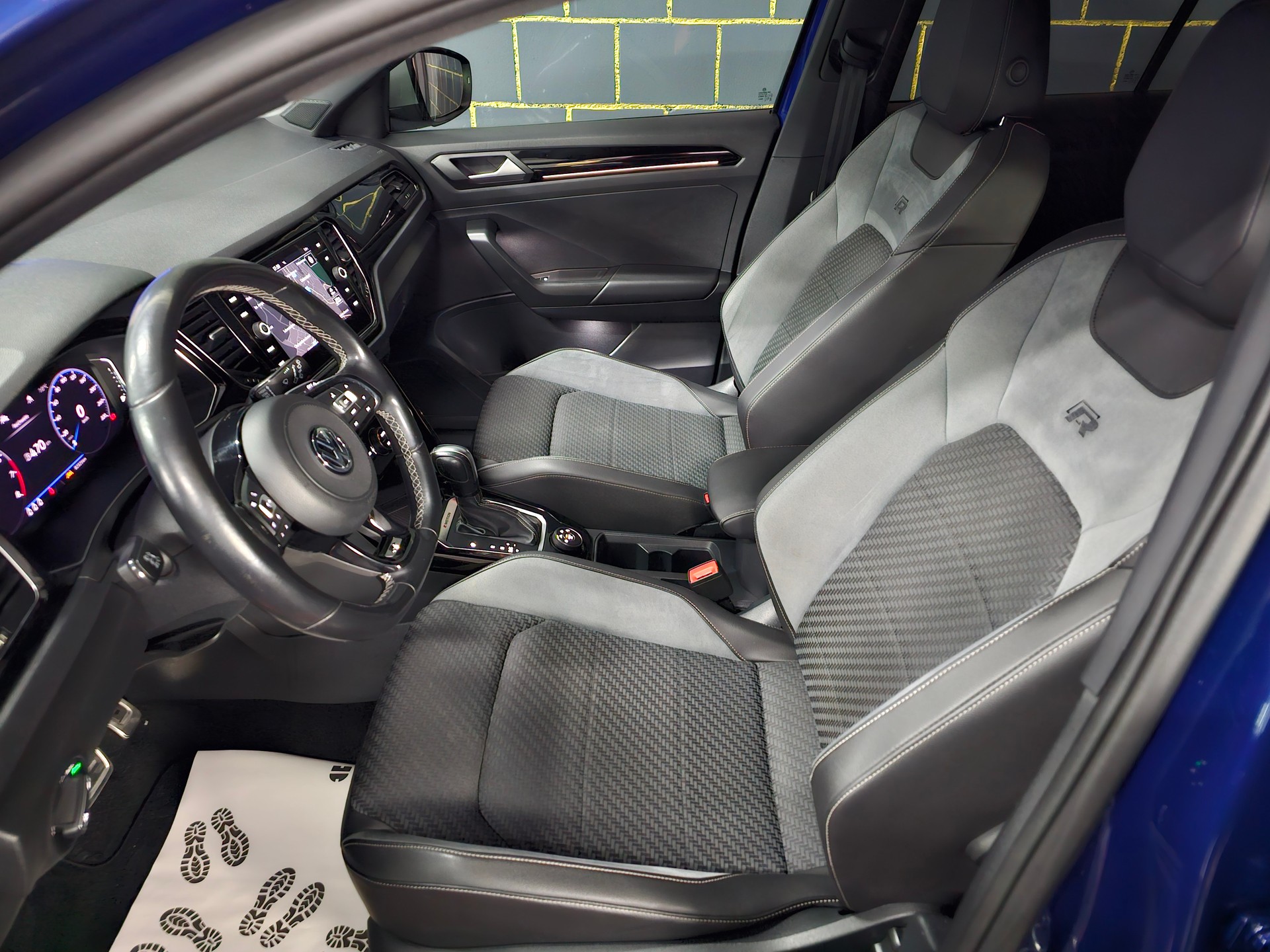 VW T-Roc 2.0 TSI R DSG 4Motion-image-10