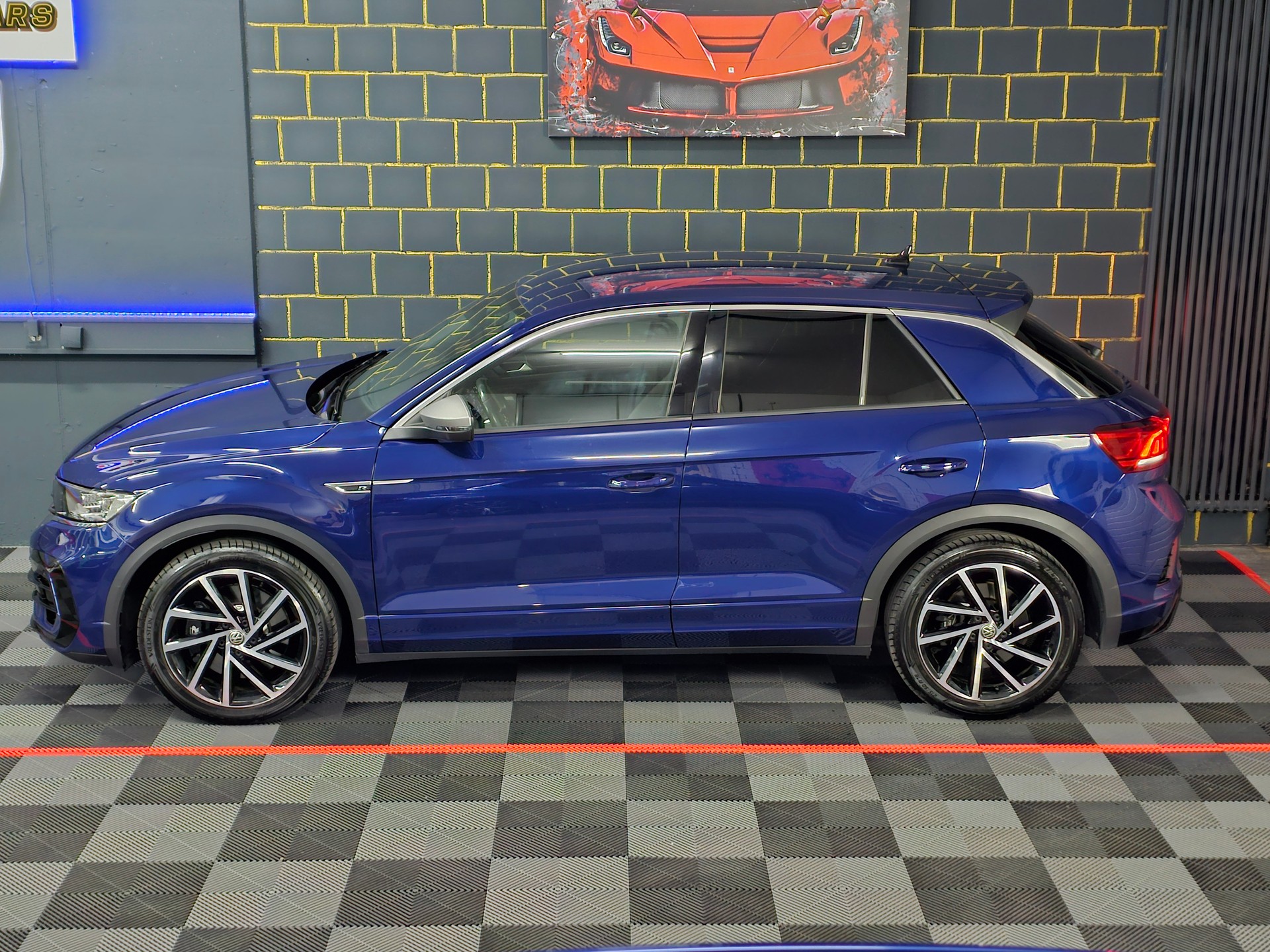 VW T-Roc 2.0 TSI R DSG 4Motion-image-1