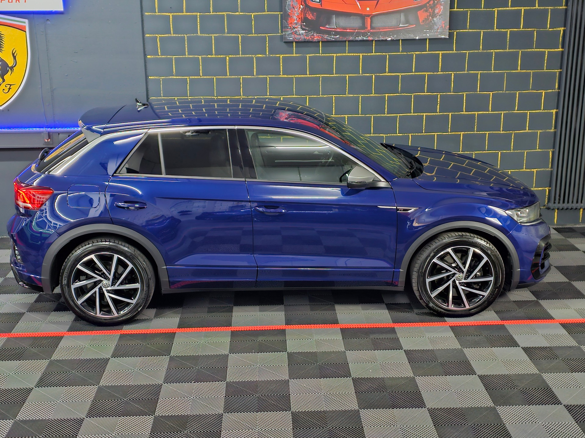 VW T-Roc 2.0 TSI R DSG 4Motion-image-4