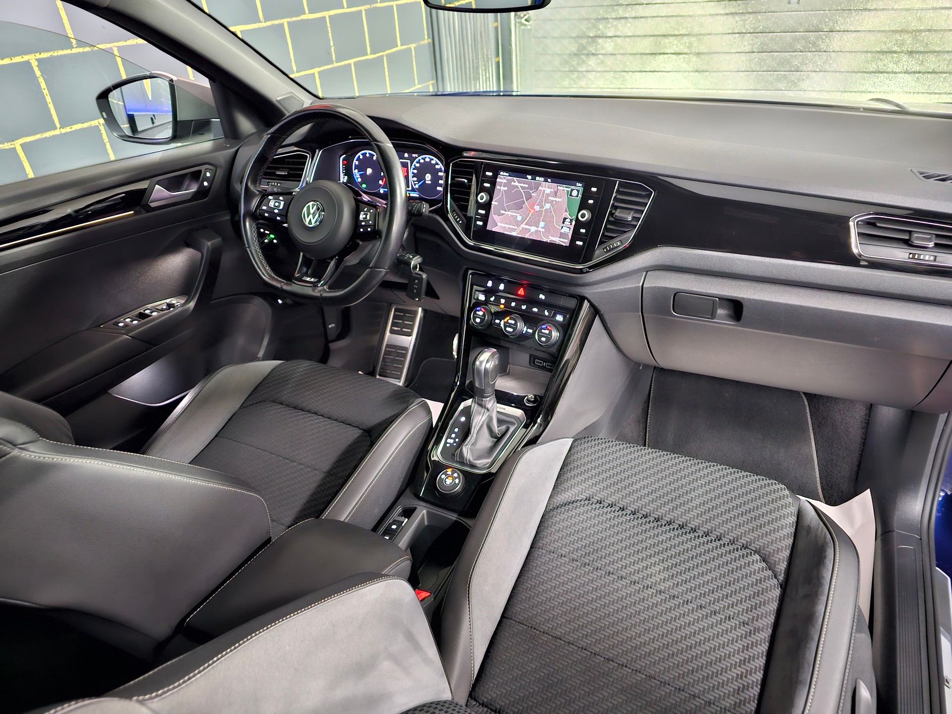 VW T-Roc 2.0 TSI R DSG 4Motion-image-8