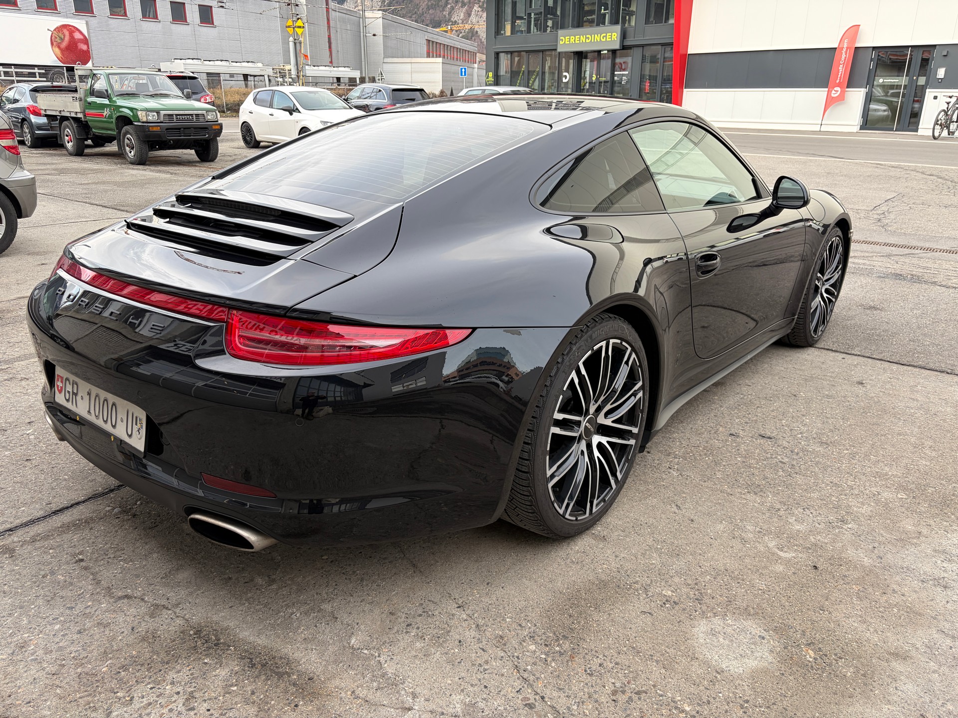 PORSCHE 911 Carrera 4-image-5