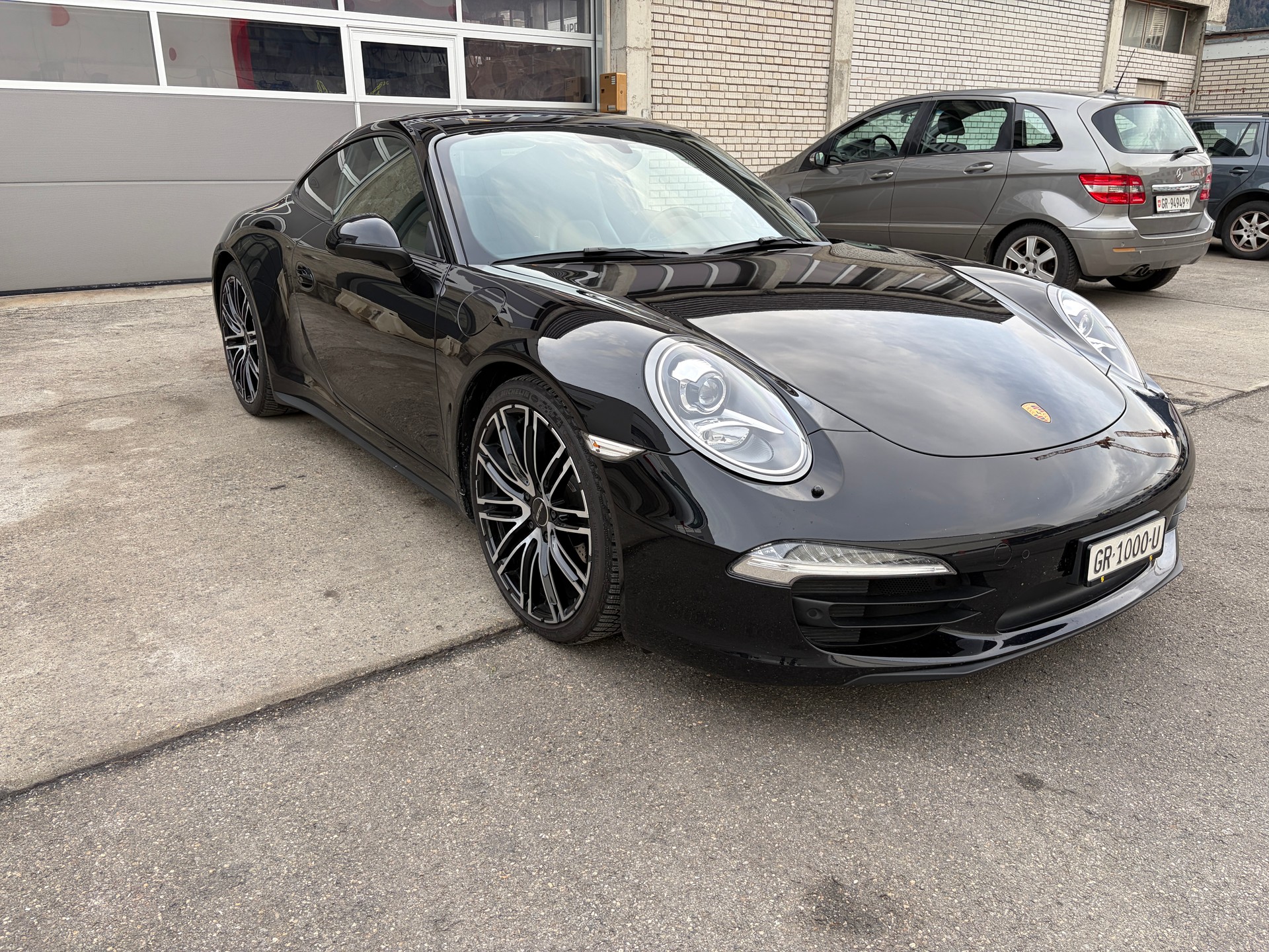 PORSCHE 911 Carrera 4-image-2