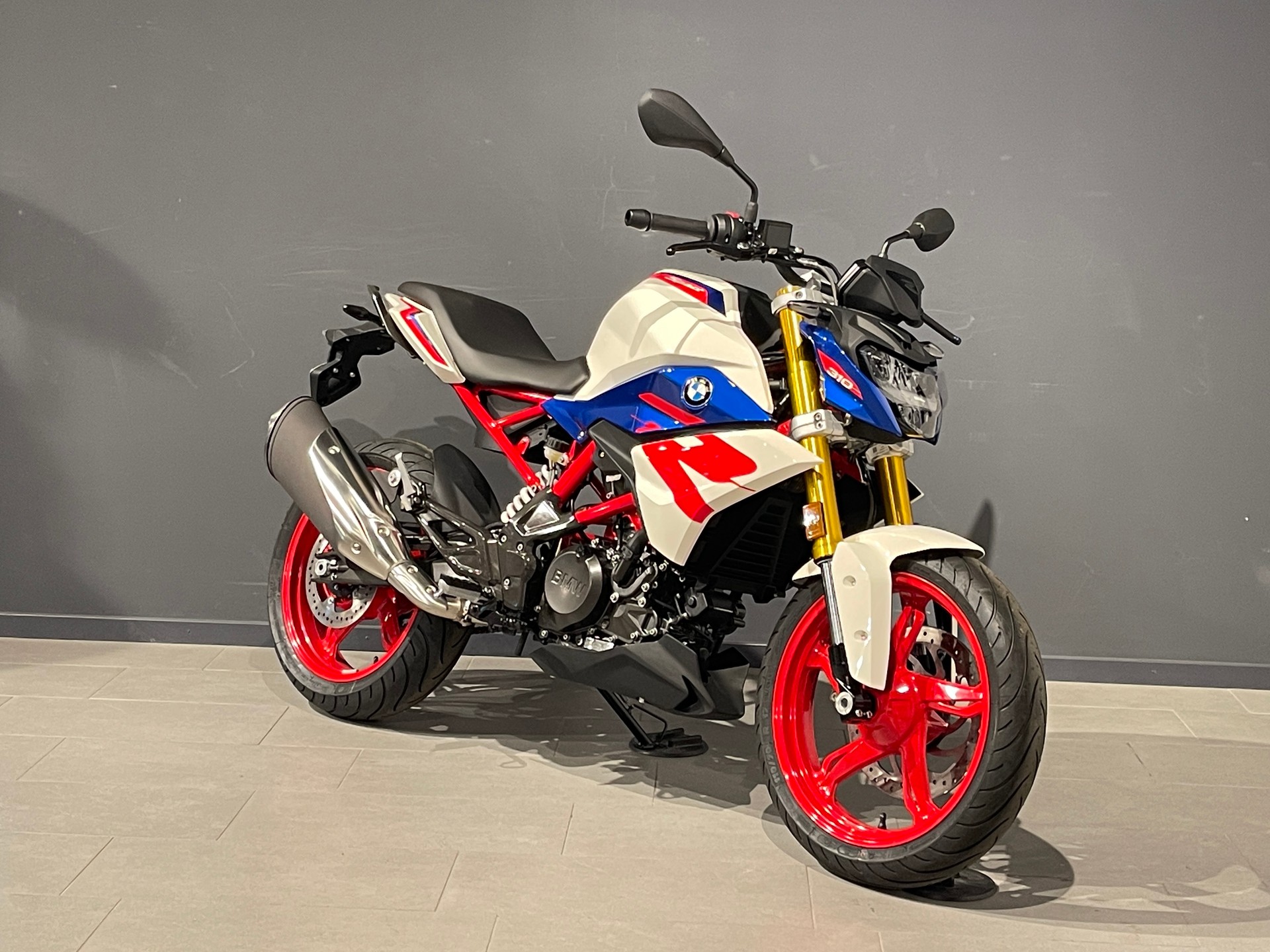 BMW G 310 R-showroom-element-1