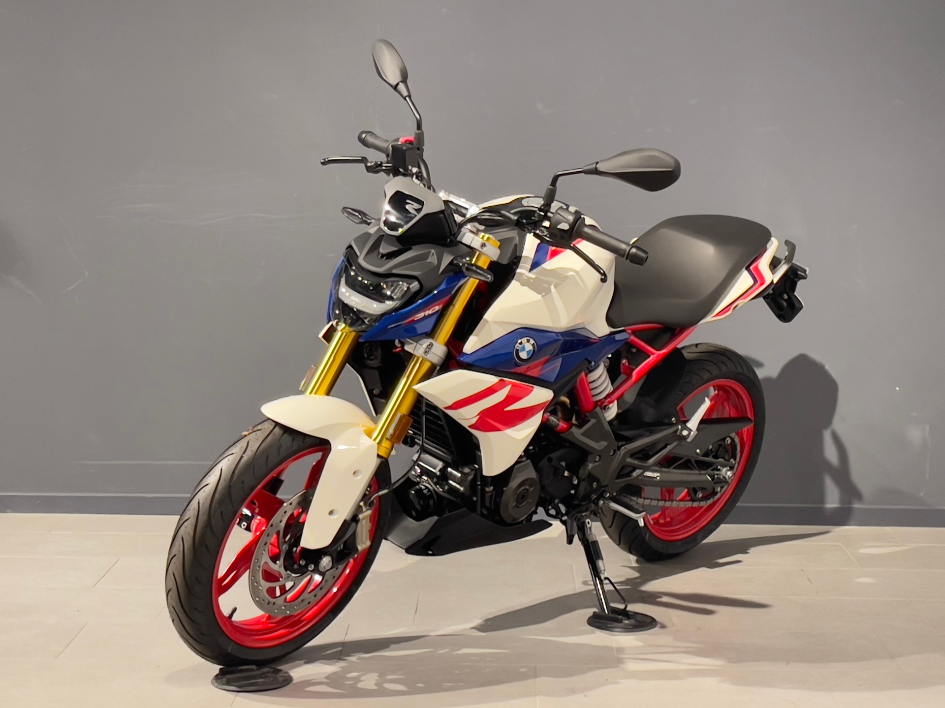 BMW G 310 R-showroom-element-2