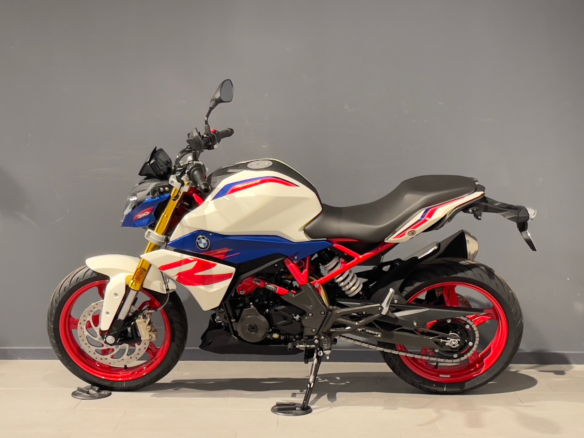 BMW G 310 R-showroom-element-3