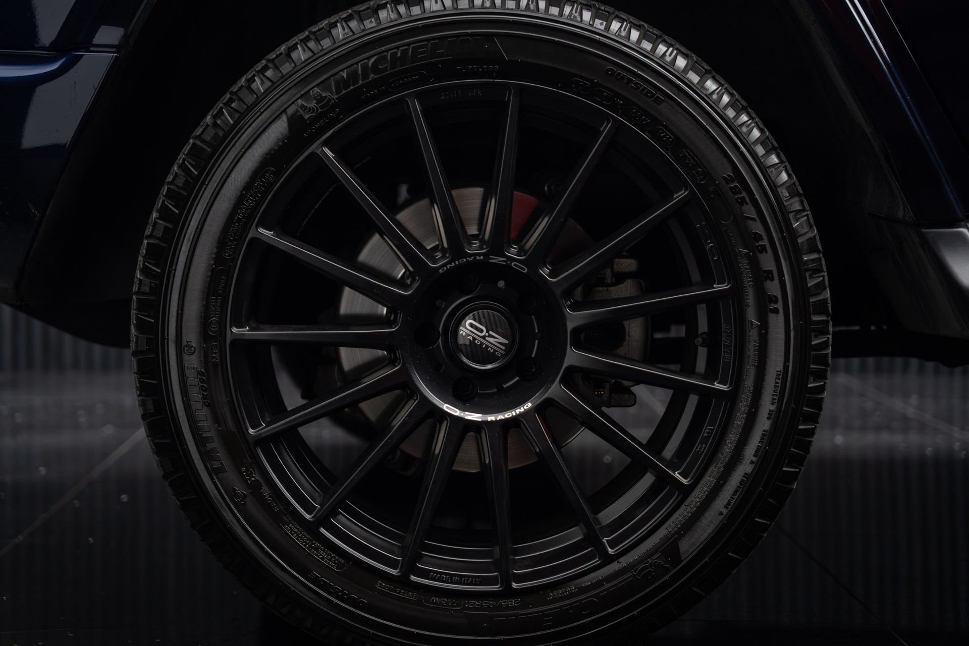 MERCEDES-BENZ G 400 d AMG Line 9G-Tronic-image-14