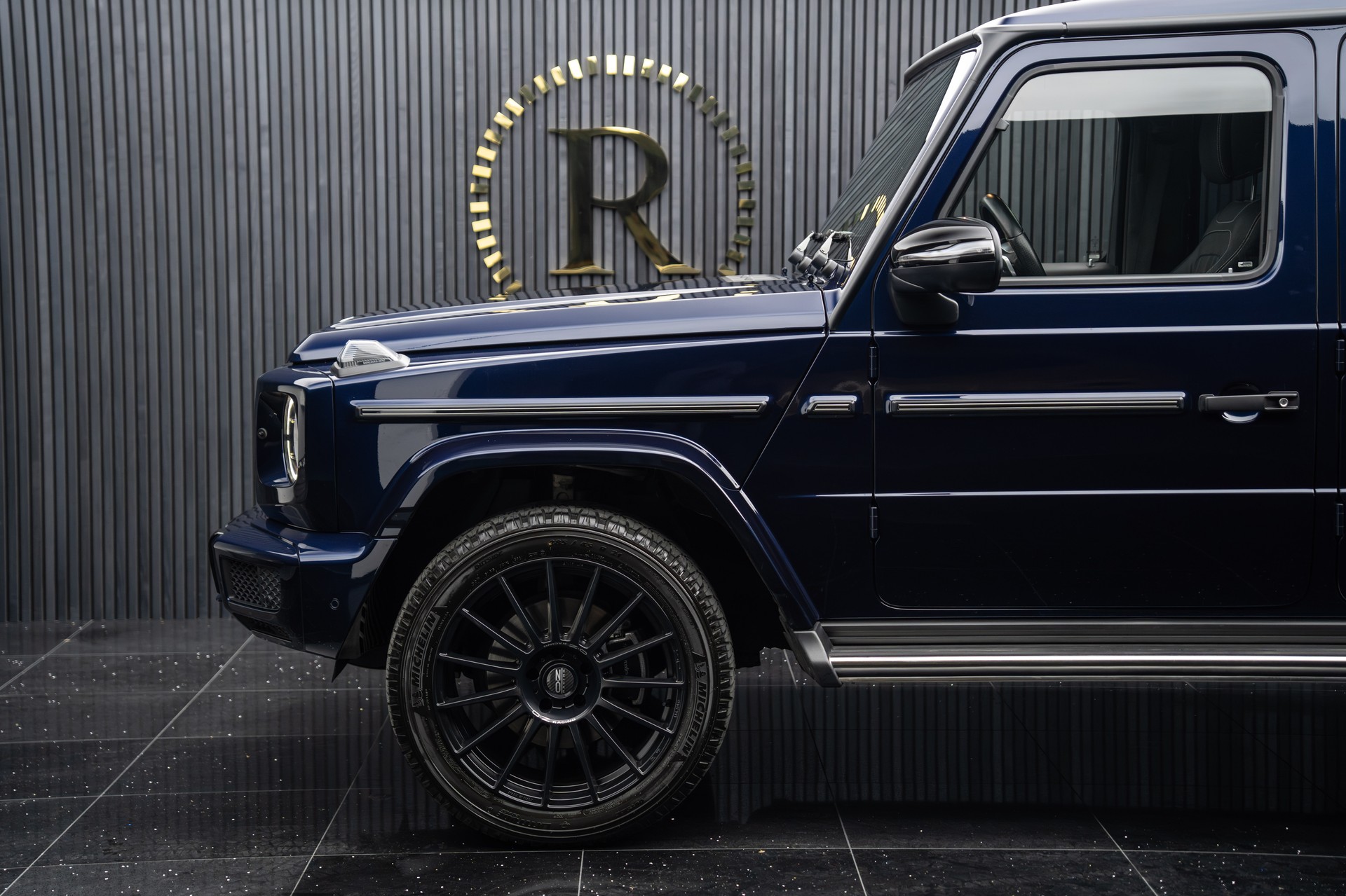 MERCEDES-BENZ G 400 d AMG Line 9G-Tronic-image-18
