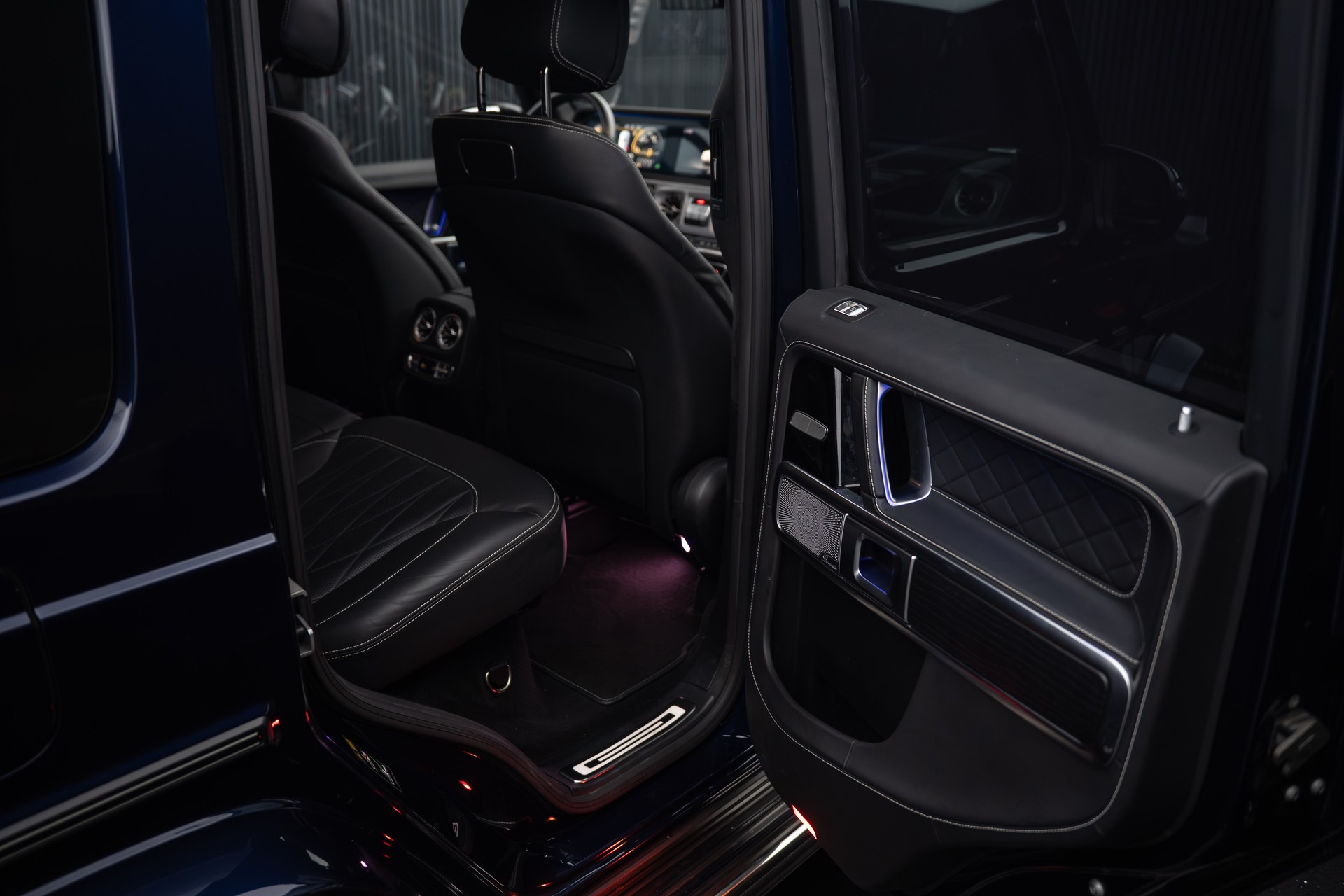 MERCEDES-BENZ G 400 d AMG Line 9G-Tronic-image-13