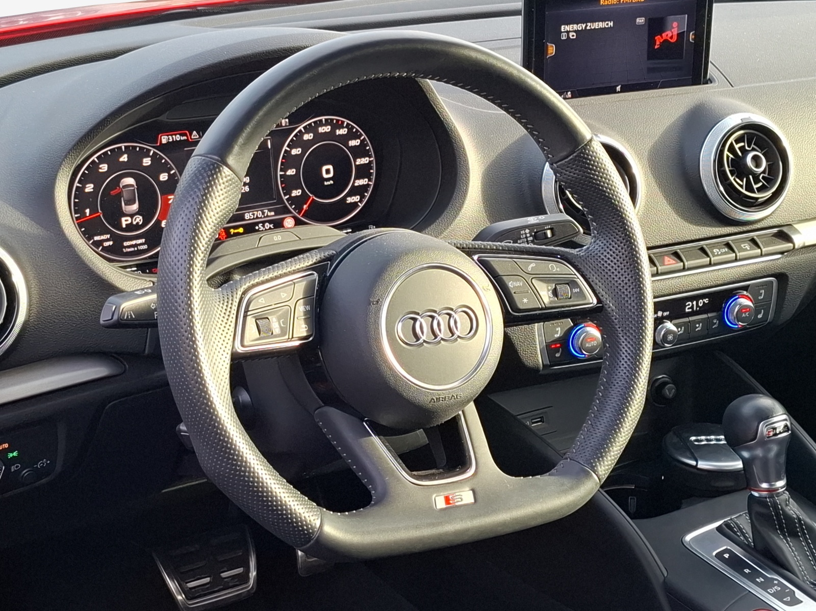 AUDI S3 Cabriolet 2.0 TFSI quattro S-tronic-image-5