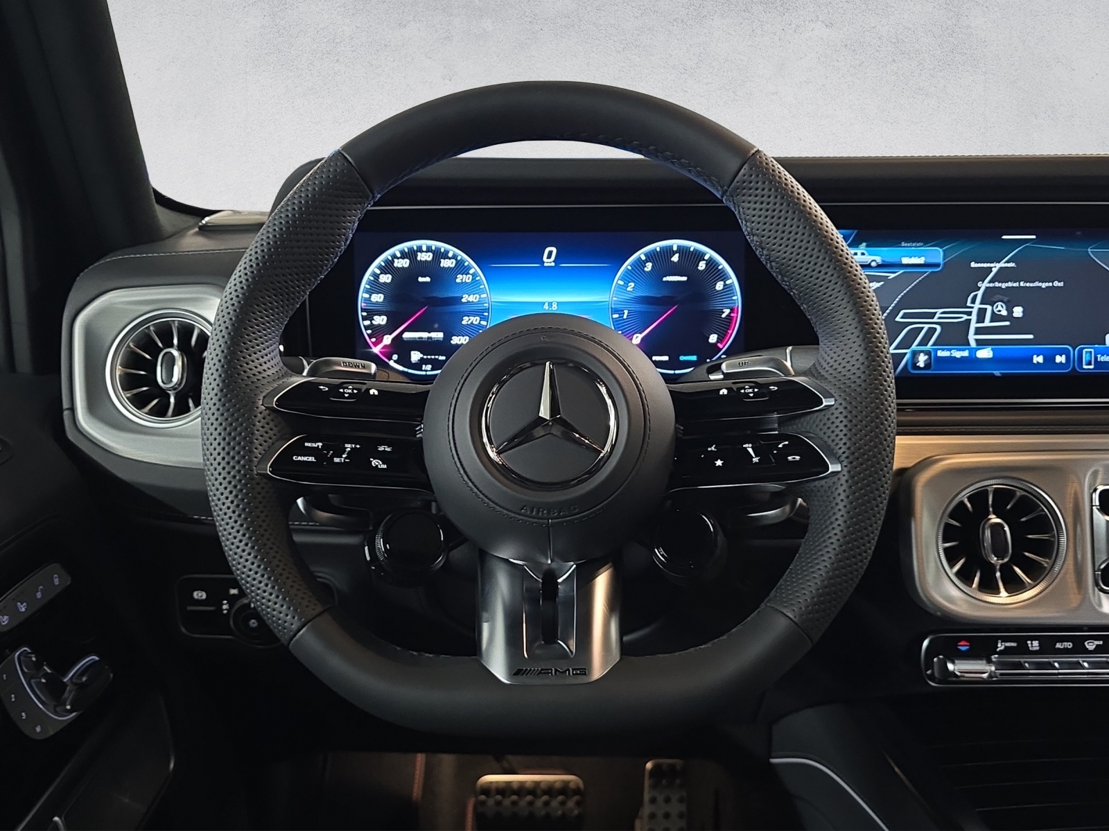 MERCEDES-BENZ G 63 AMG-image-12