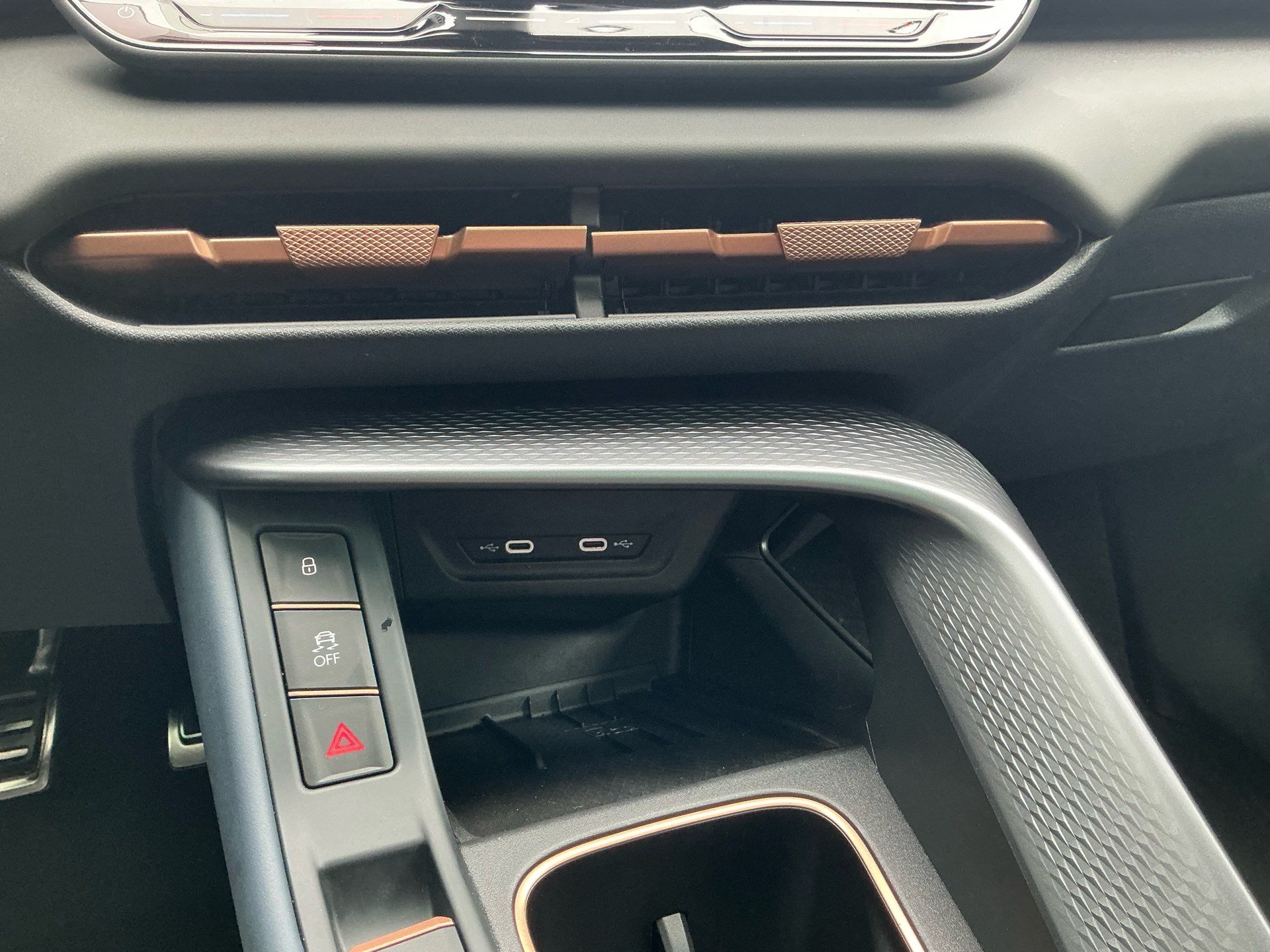 CUPRA Terramar 2.0 TSI 265PS 4Drive VZ *** TOPAUSSTATTUNG MIT 5 JAHREN CUPRA WERKSGARANTIE ***-image-23