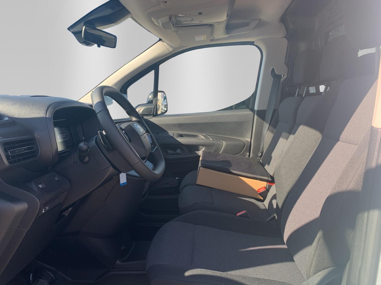 TOYOTA PROACE CITY Van L2 52KWh Active-image-9