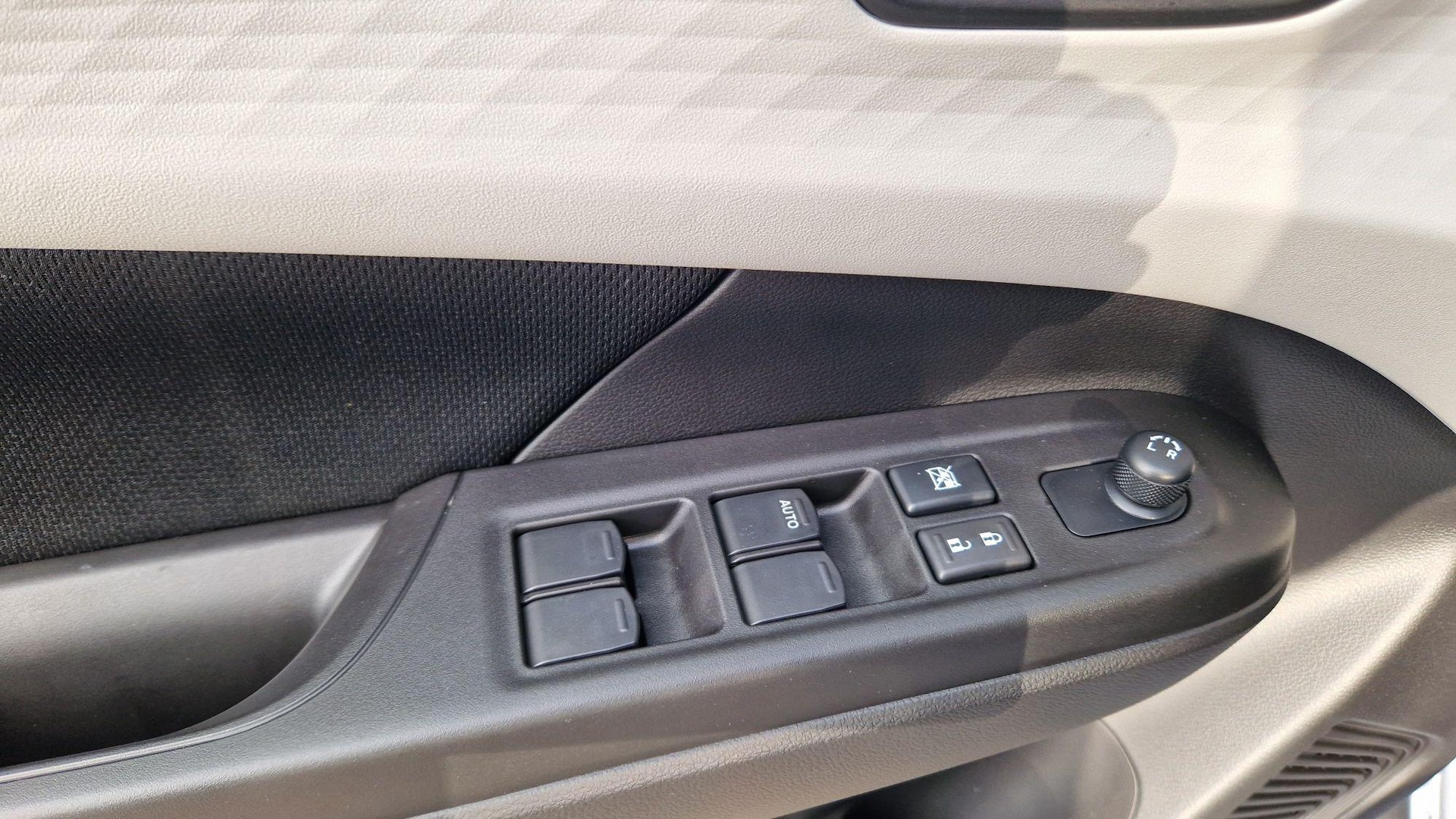 SUZUKI Swift 1.2 Sakura Hybrid 4x4-image-9