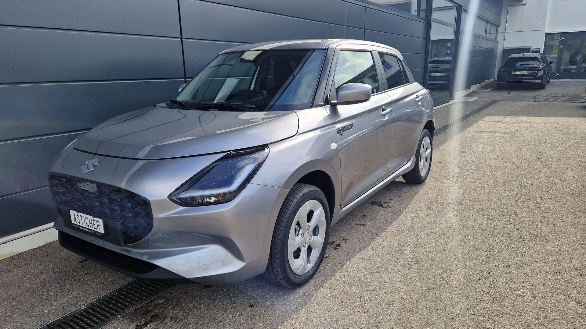 SUZUKI Swift 1.2 Sakura Hybrid 4x4-image-0