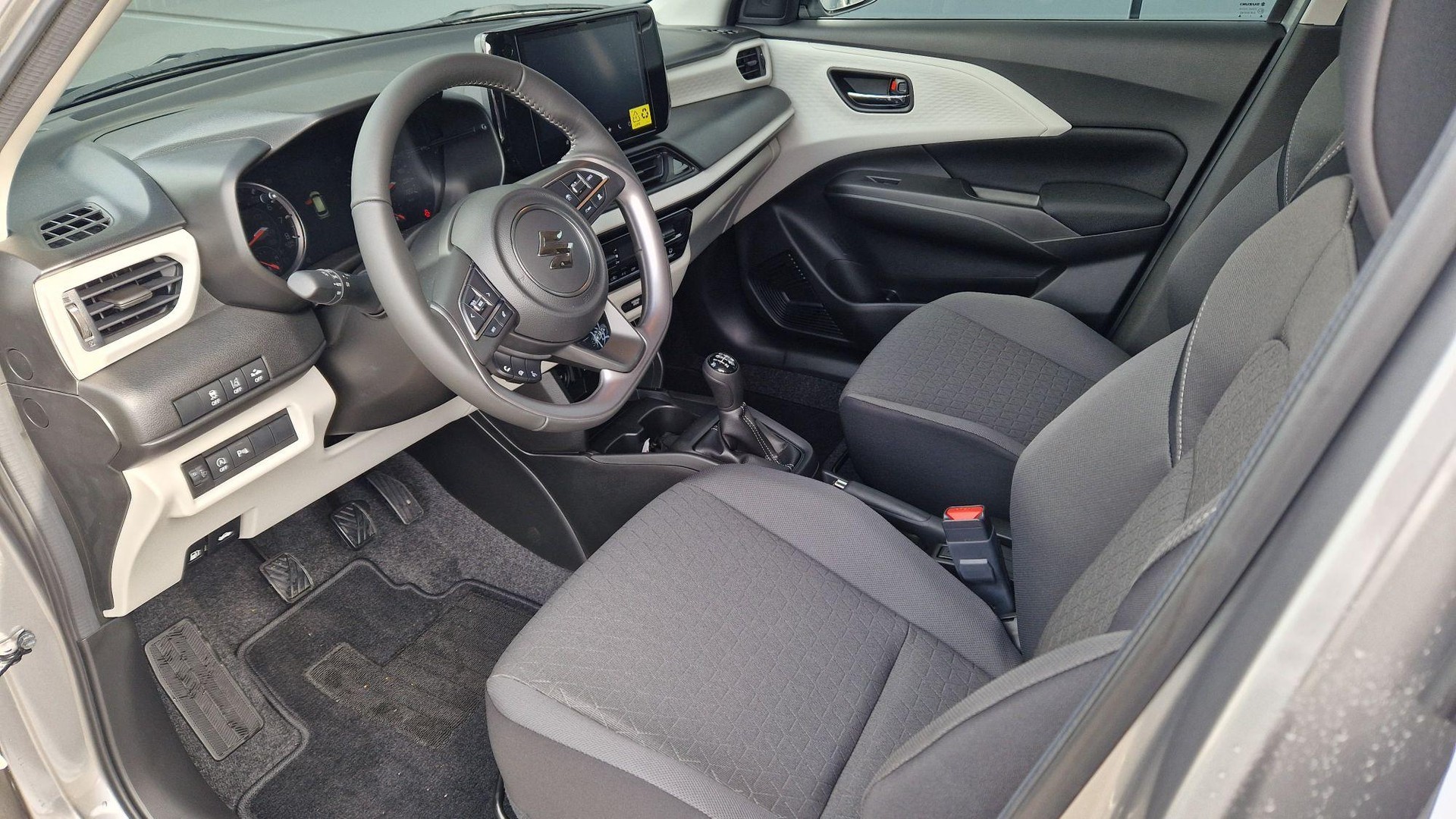 SUZUKI Swift 1.2 Sakura Hybrid 4x4-image-6