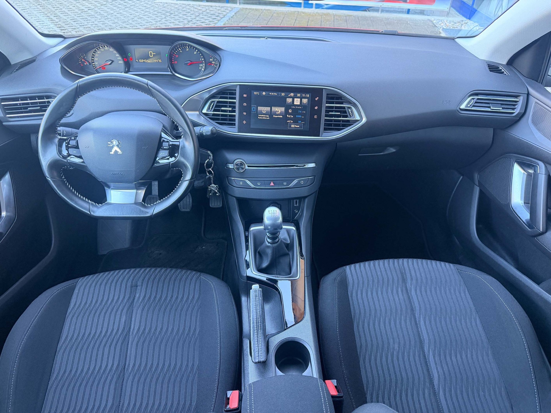 PEUGEOT 308 1.6 BlueHDi Allure-image-9