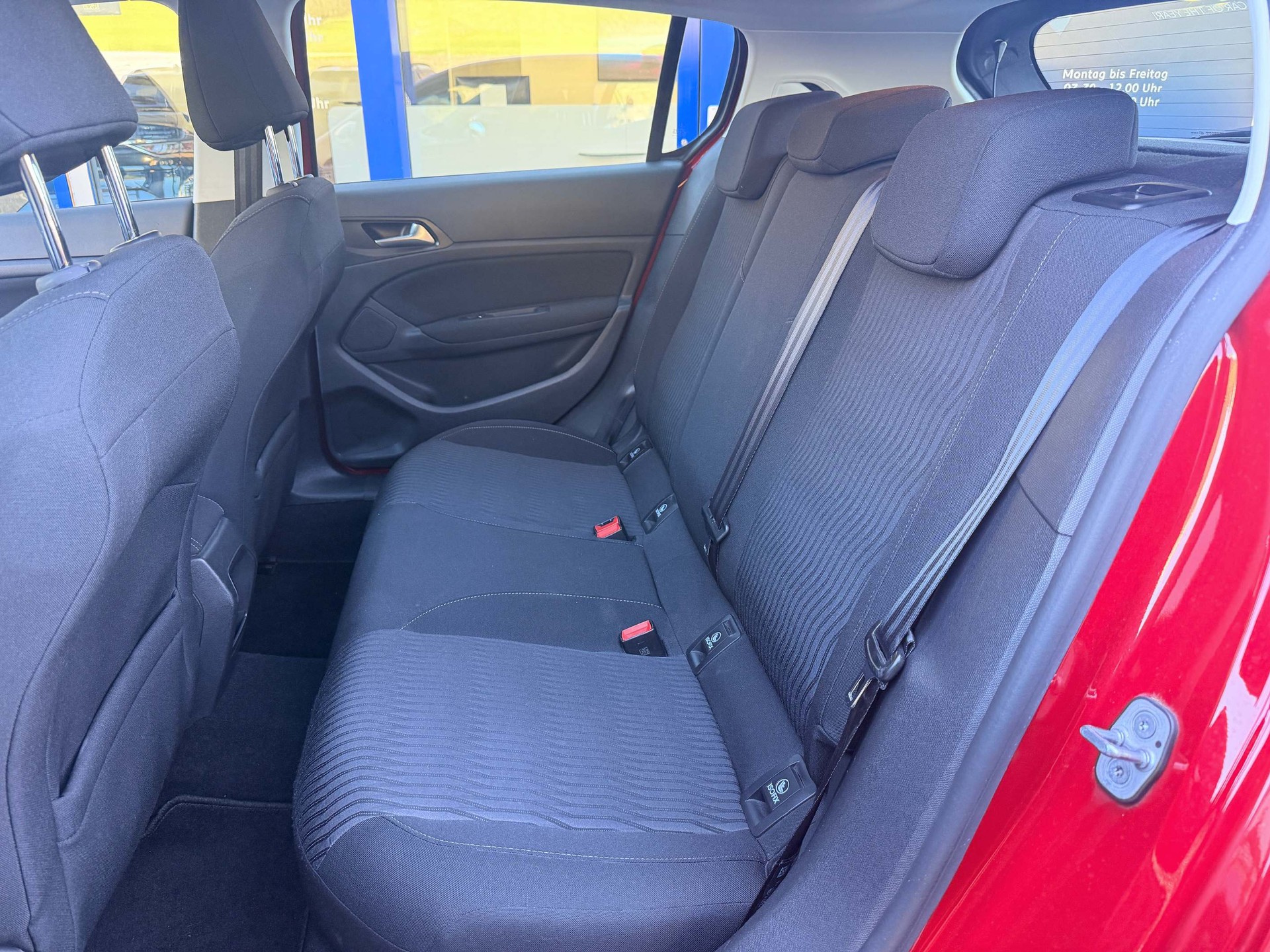 PEUGEOT 308 1.6 BlueHDi Allure-image-8