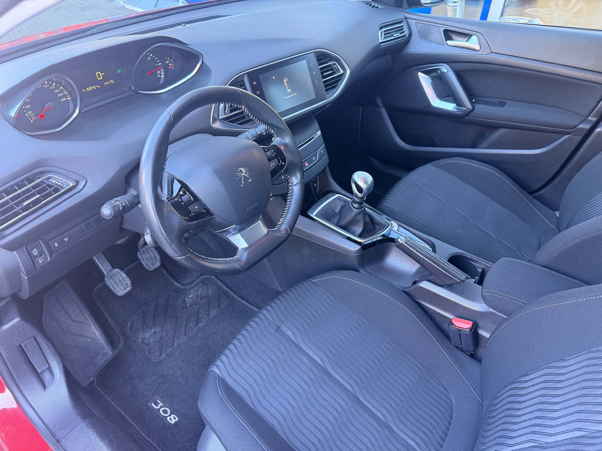 PEUGEOT 308 1.6 BlueHDi Allure-image-10