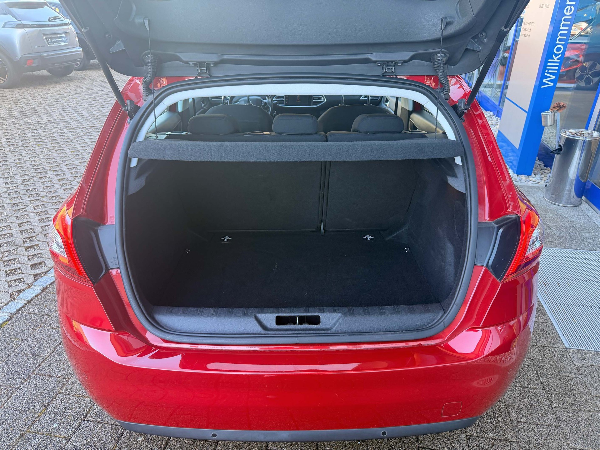 PEUGEOT 308 1.6 BlueHDi Allure-image-7