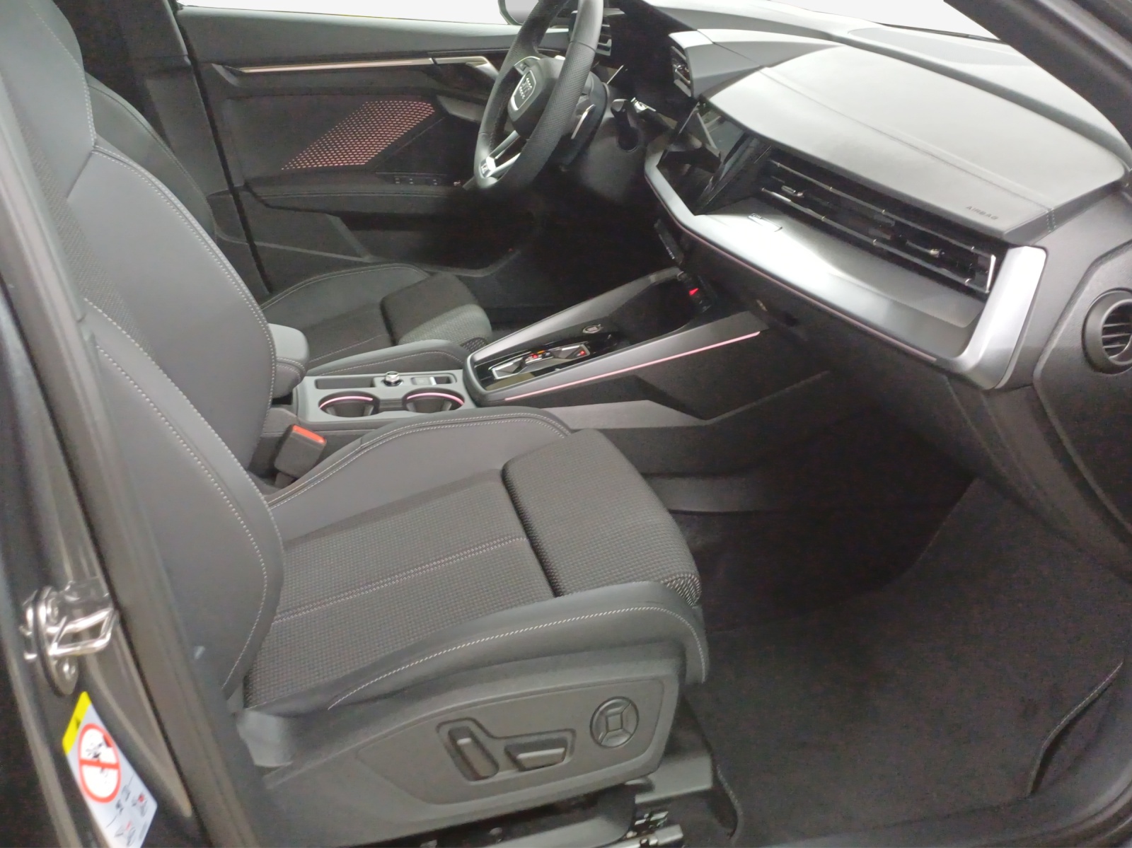 AUDI A3 Sportback TFSI 110 kW S line S tronic-image-13