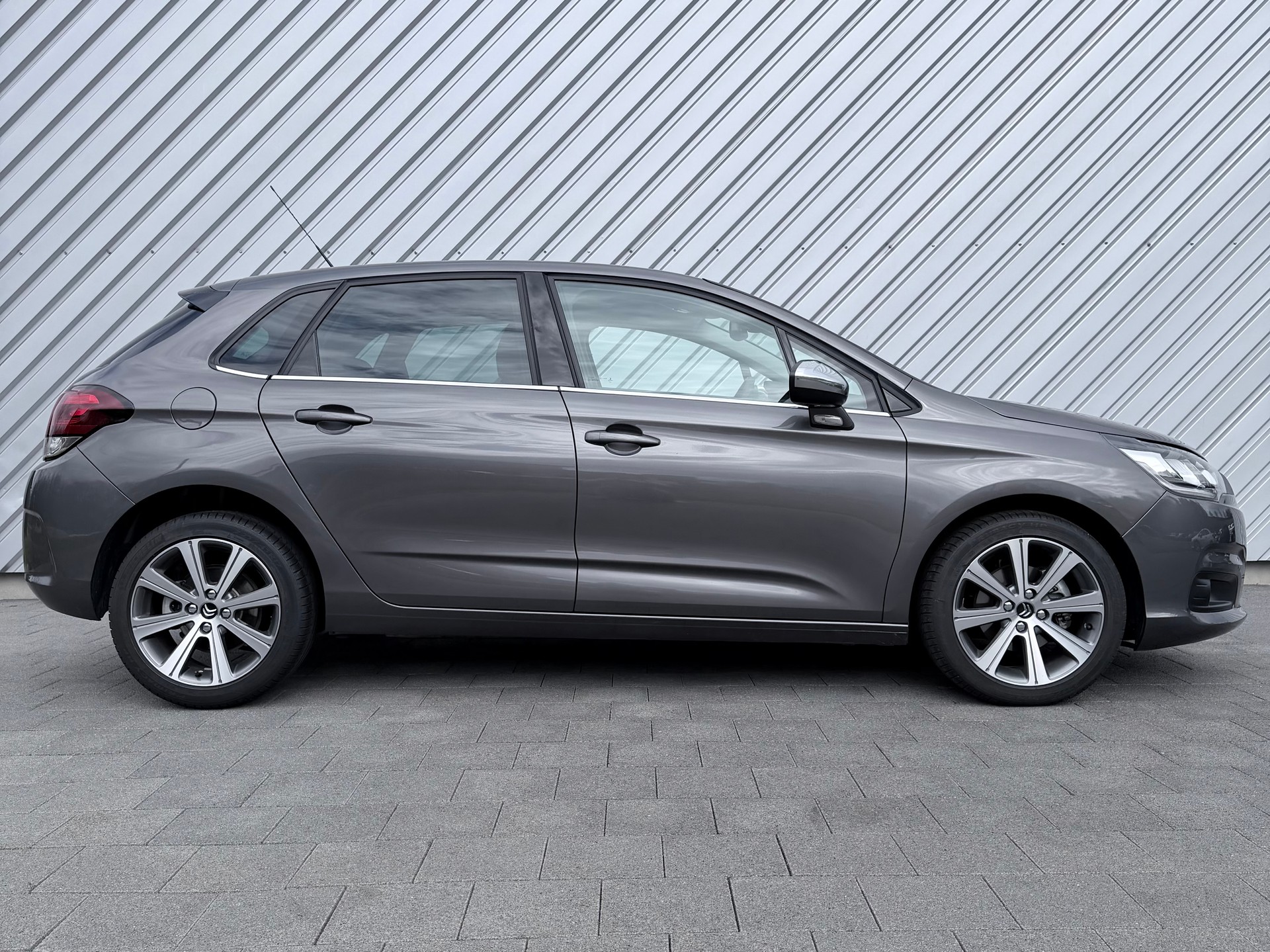 CITROEN C4 1.2 Pure Tech Shine Automatic-showroom-element-1