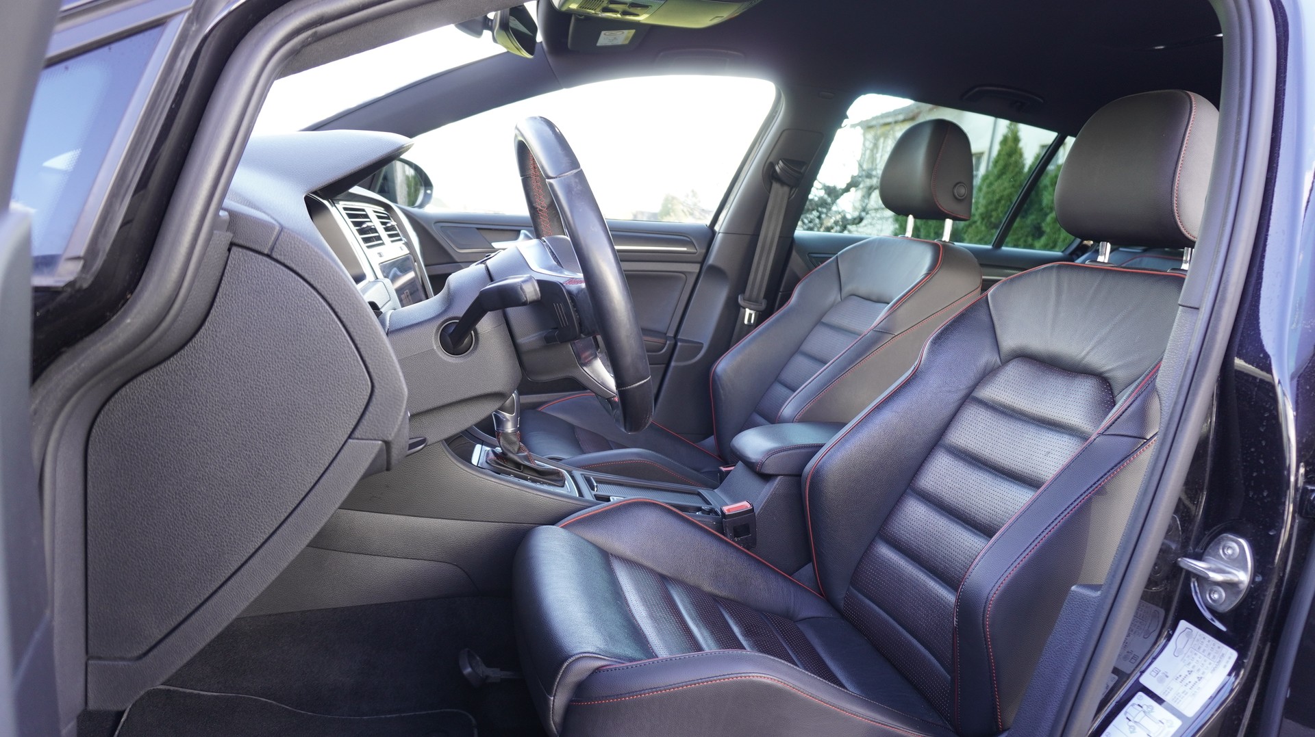 VW Golf 2.0 TSI GTI Performance DSG-image-3