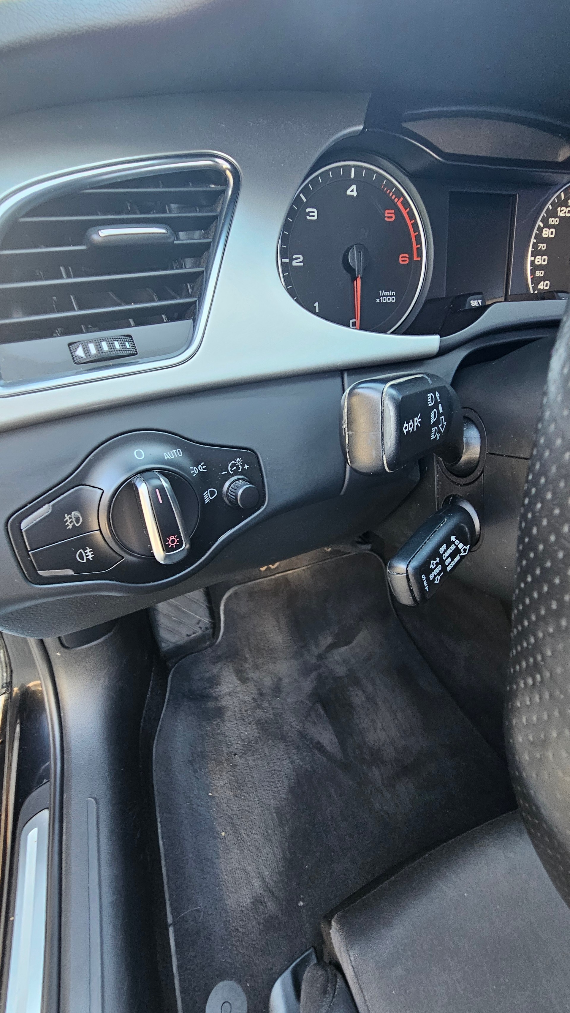 AUDI A4 Avant 2.0 TDI-image-14
