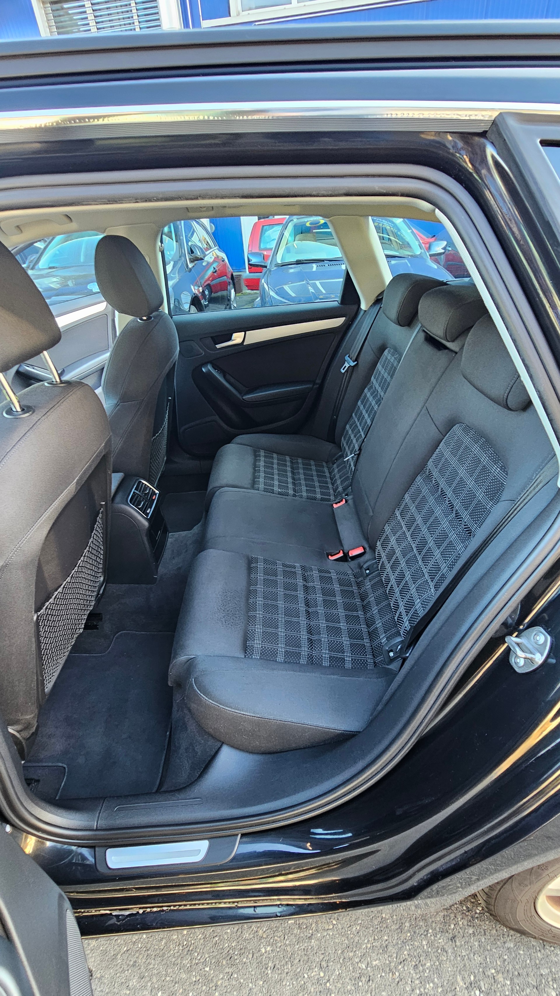 AUDI A4 Avant 2.0 TDI-image-15