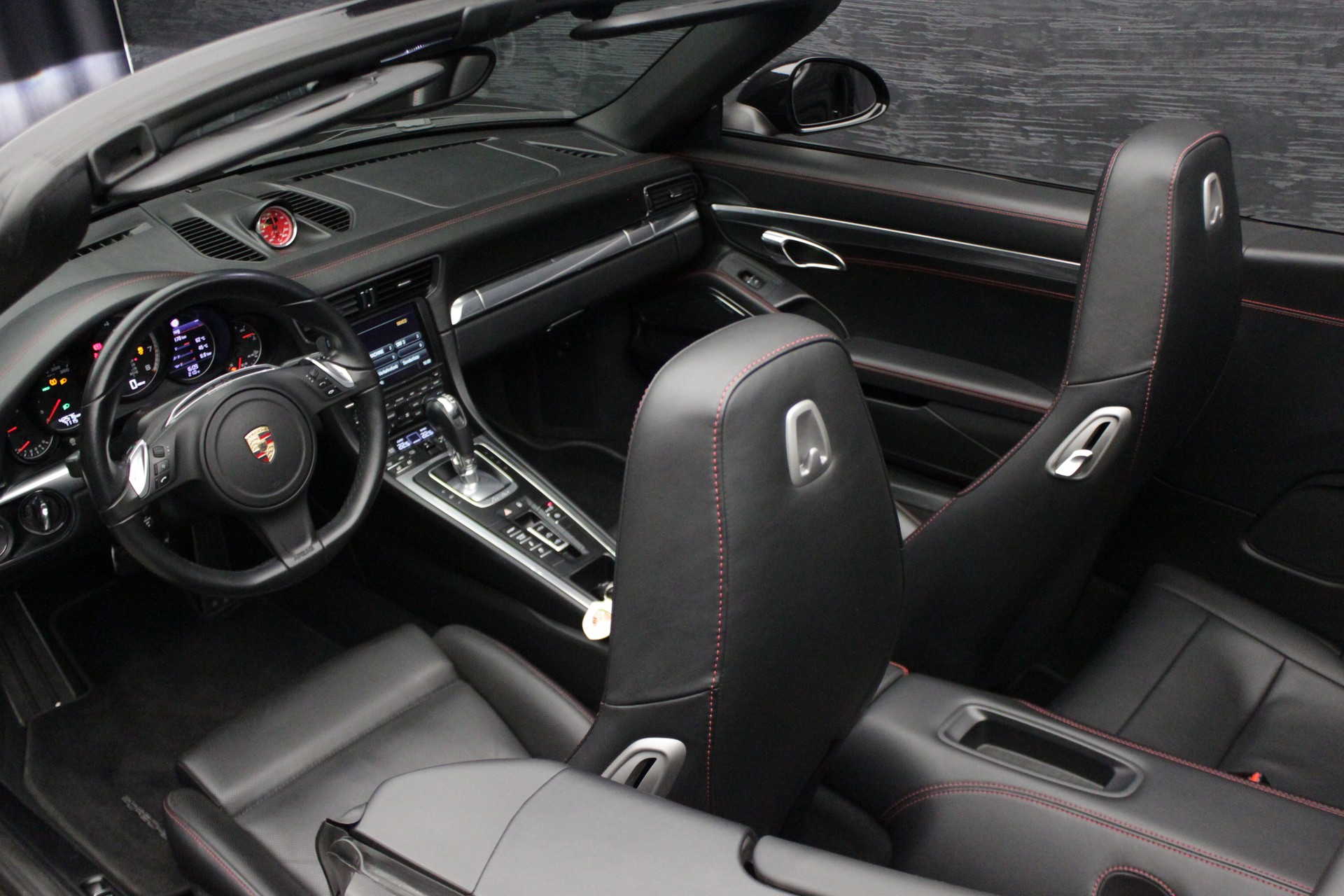 PORSCHE 911 Turbo Cabrio PDK-image-19