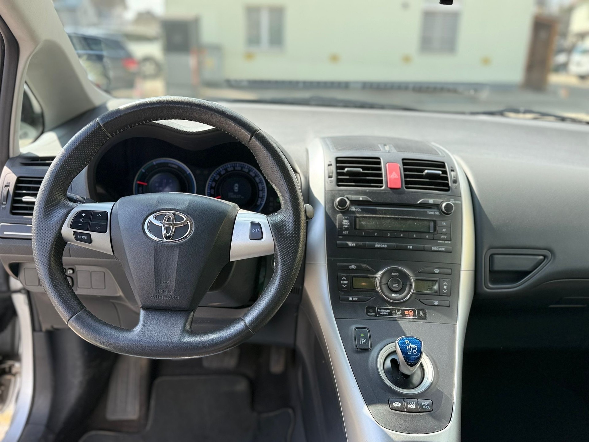 TOYOTA Auris 1.8 16V HSD Linea Luna-image-8