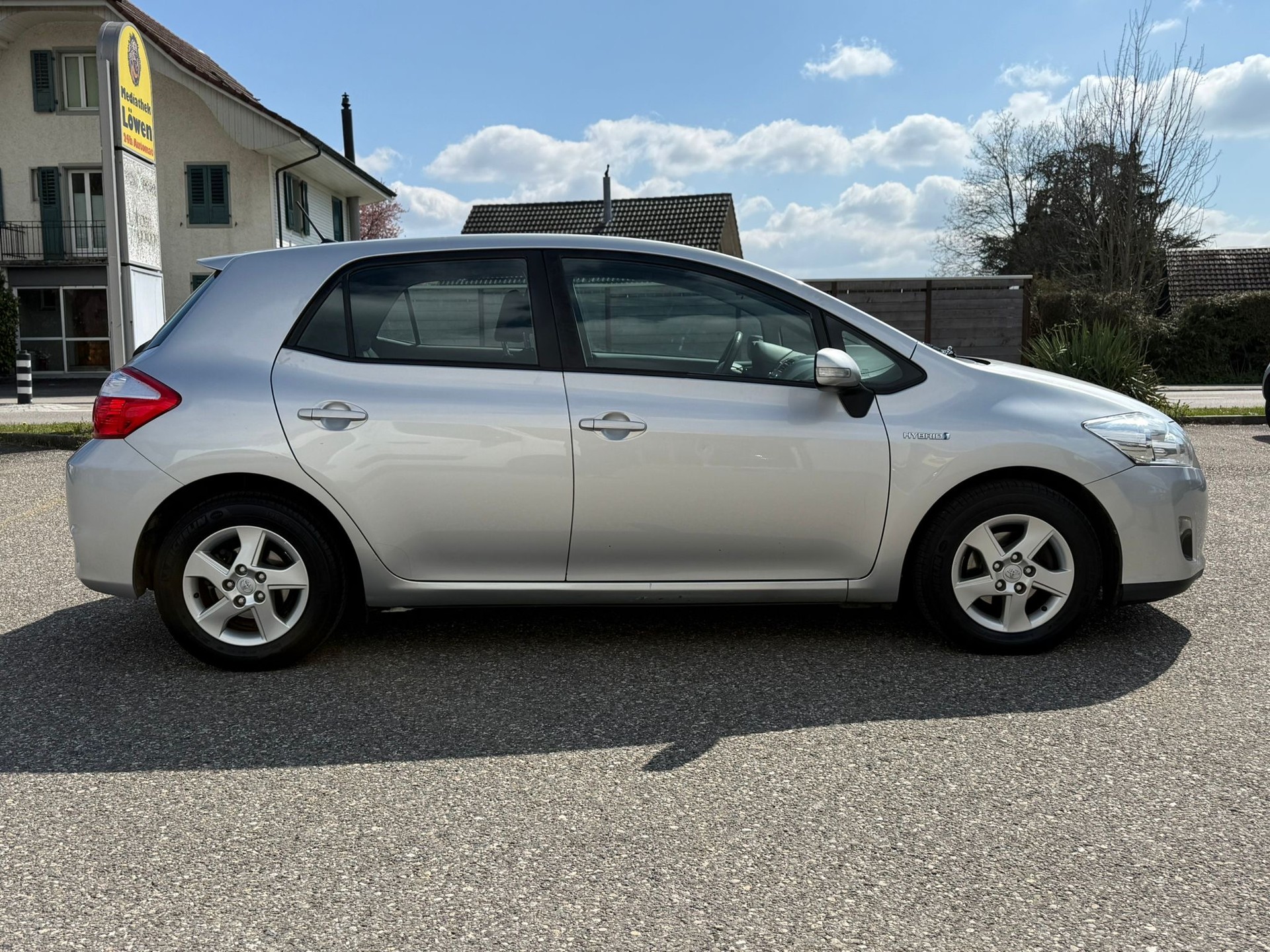 TOYOTA Auris 1.8 16V HSD Linea Luna-image-3