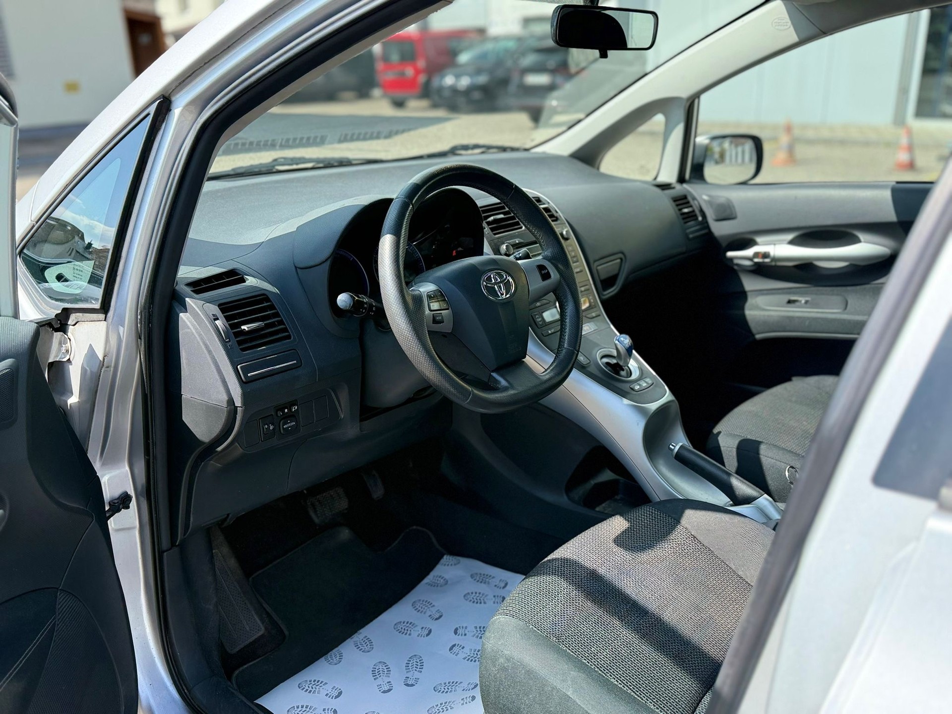 TOYOTA Auris 1.8 16V HSD Linea Luna-image-10