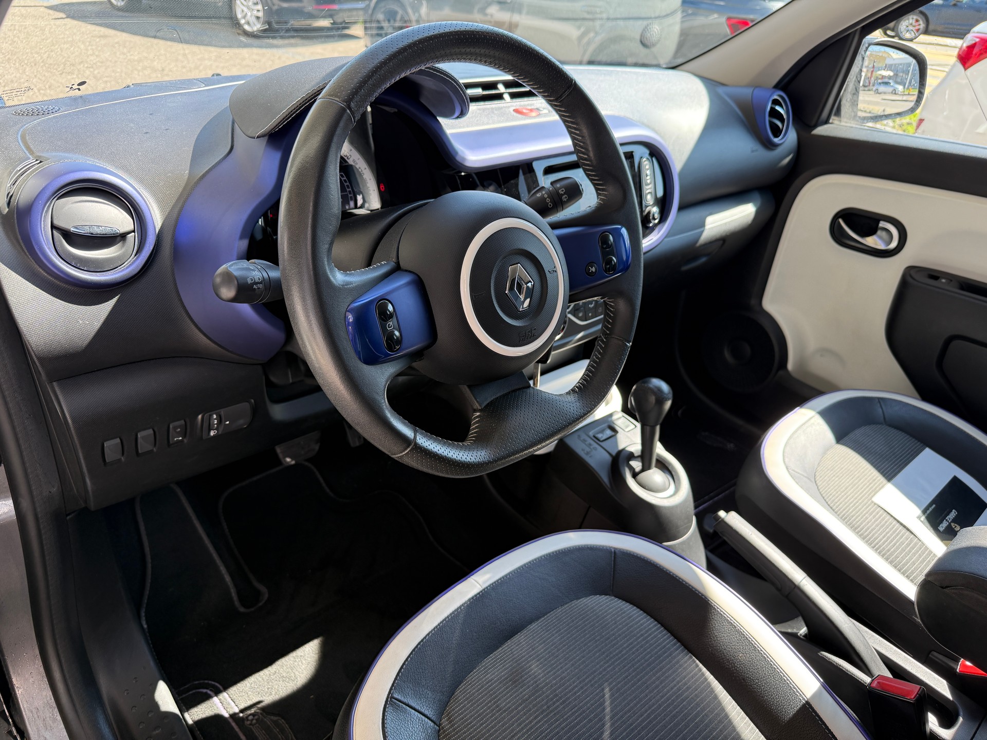 RENAULT Twingo 0.9 Swiss Edition SPORT EDITION EDC *** RÜCKFAHRKAMERA***-image-11