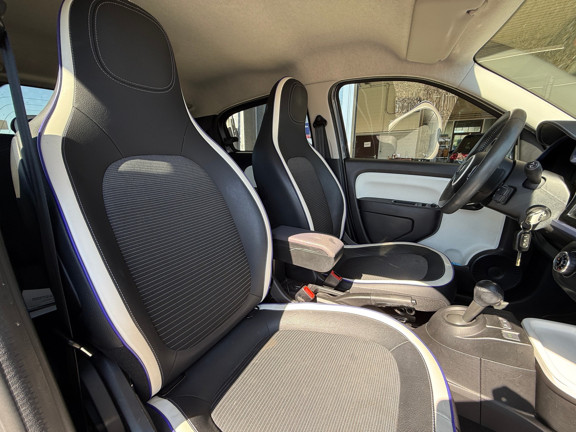 RENAULT Twingo 0.9 Swiss Edition SPORT EDITION EDC *** RÜCKFAHRKAMERA***-image-9