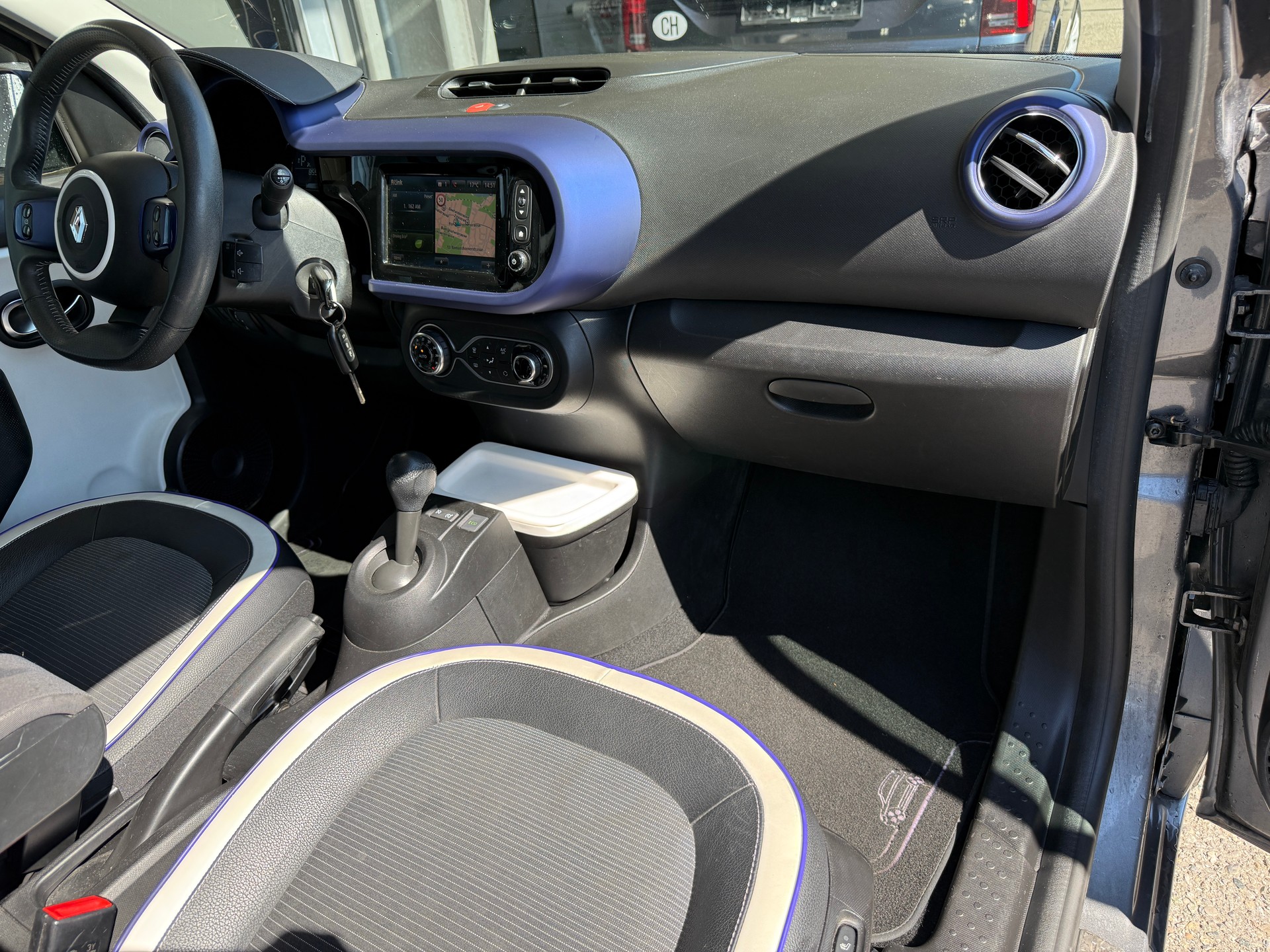 RENAULT Twingo 0.9 Swiss Edition SPORT EDITION EDC *** RÜCKFAHRKAMERA***-image-8